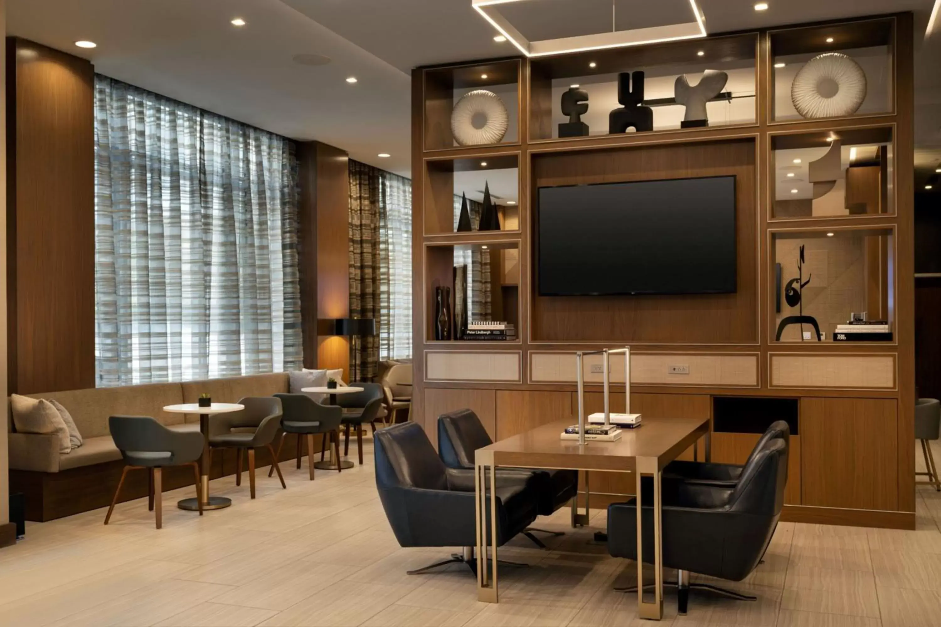 Lobby or reception, TV/Entertainment Center in AC Hotel by Marriott Oakland Downtown