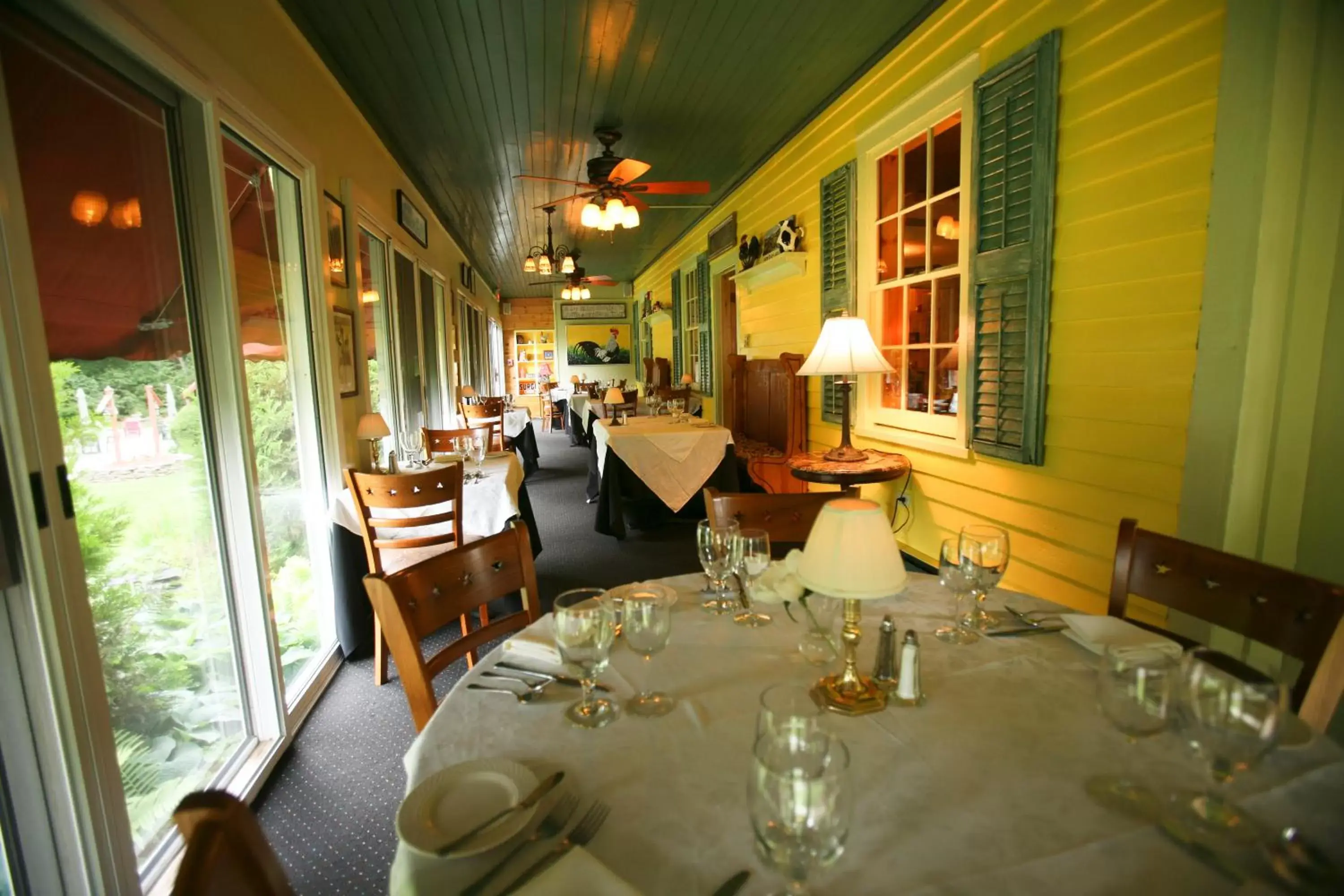 Restaurant/Places to Eat in Waybury Inn