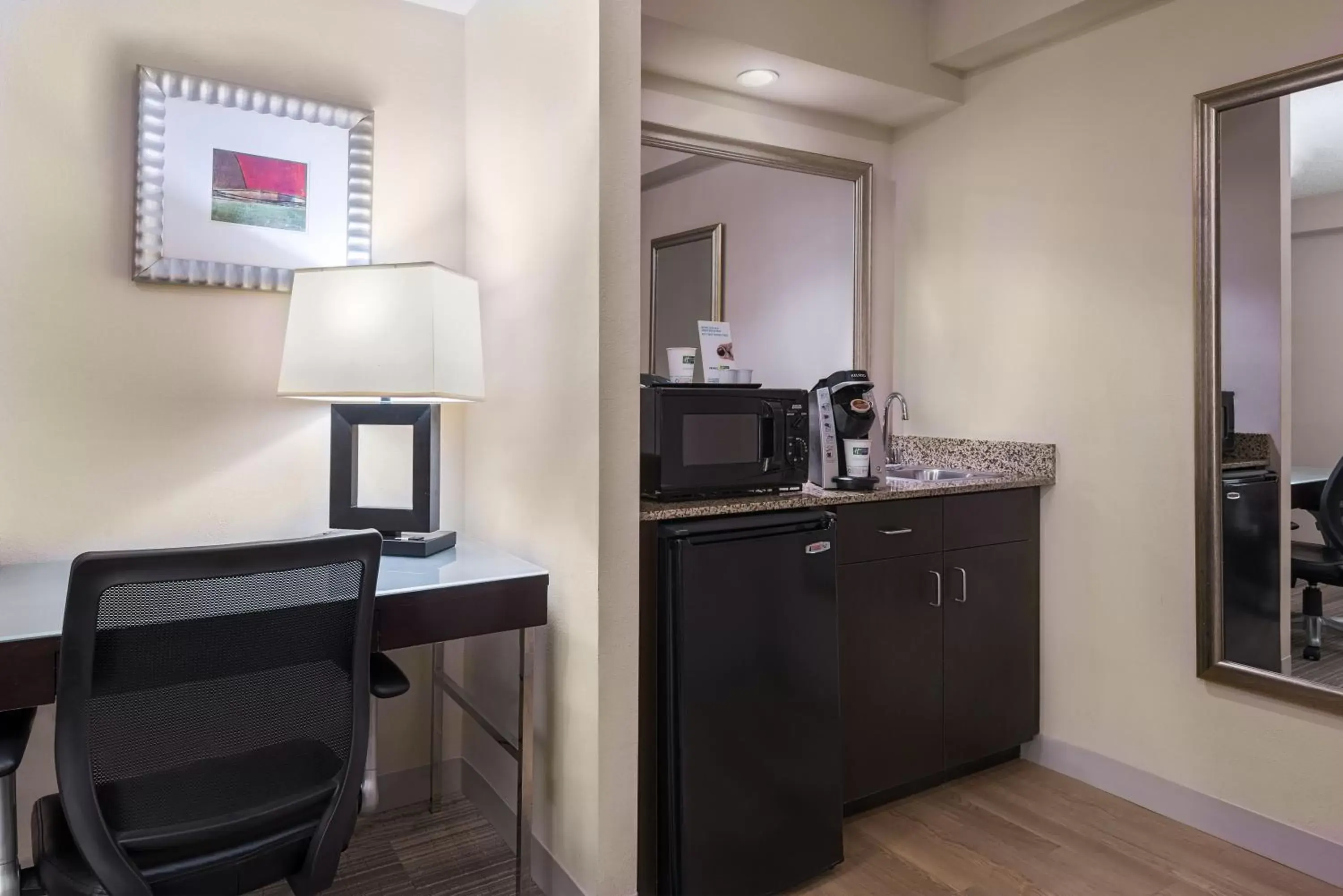 Photo of the whole room, Kitchen/Kitchenette in Holiday Inn Express Hotel & Suites Kendall East-Miami, an IHG Hotel