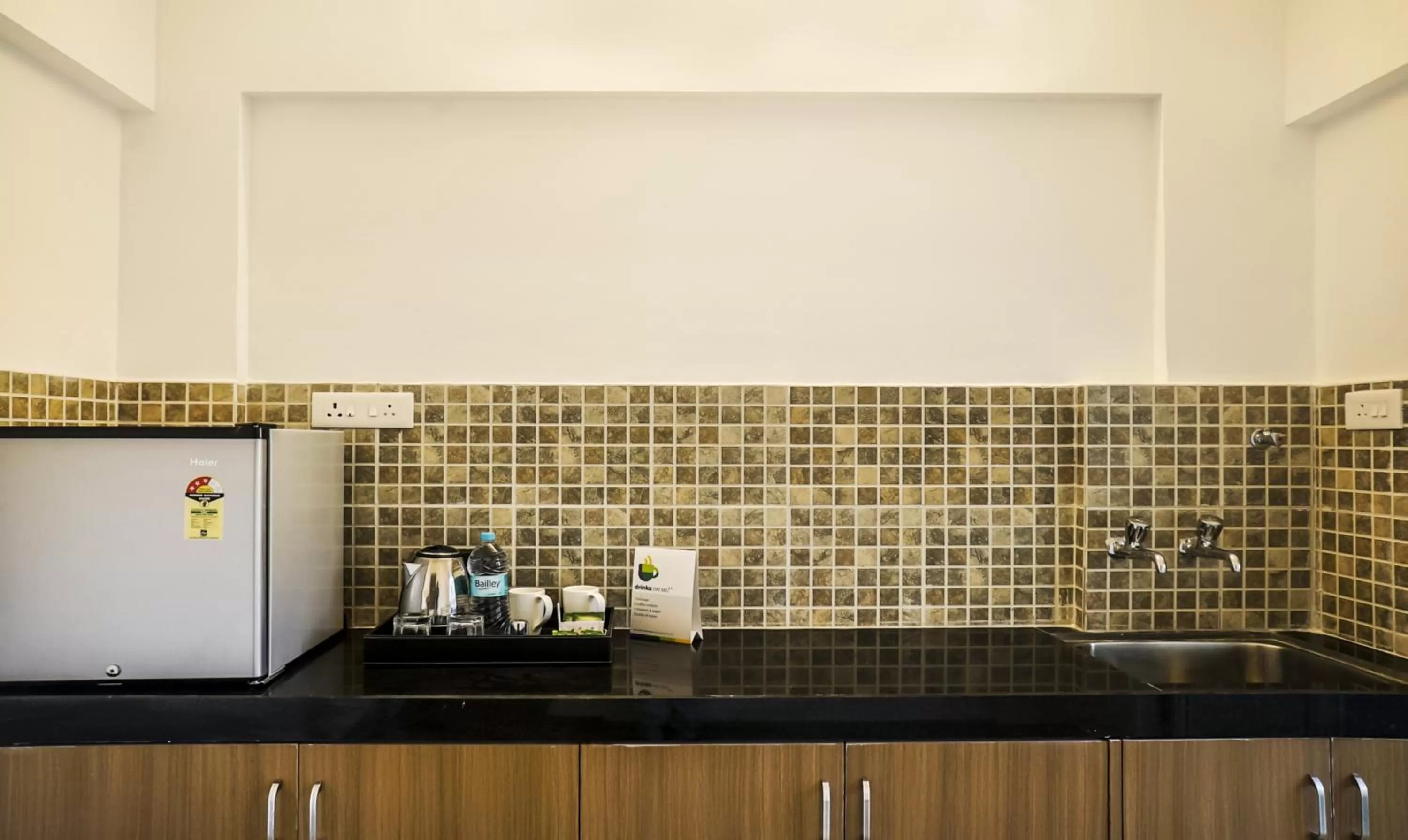 Coffee/tea facilities in Treebo Luxe Suite, Shivaji Nagar