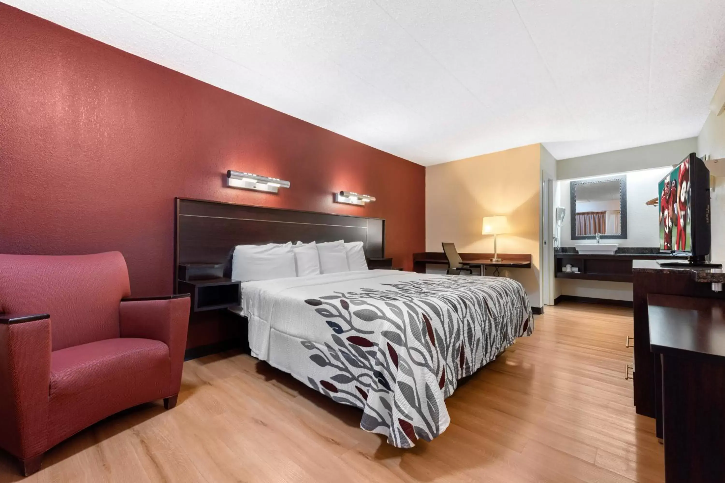 Bedroom in Red Roof Inn Lafayette - Purdue University