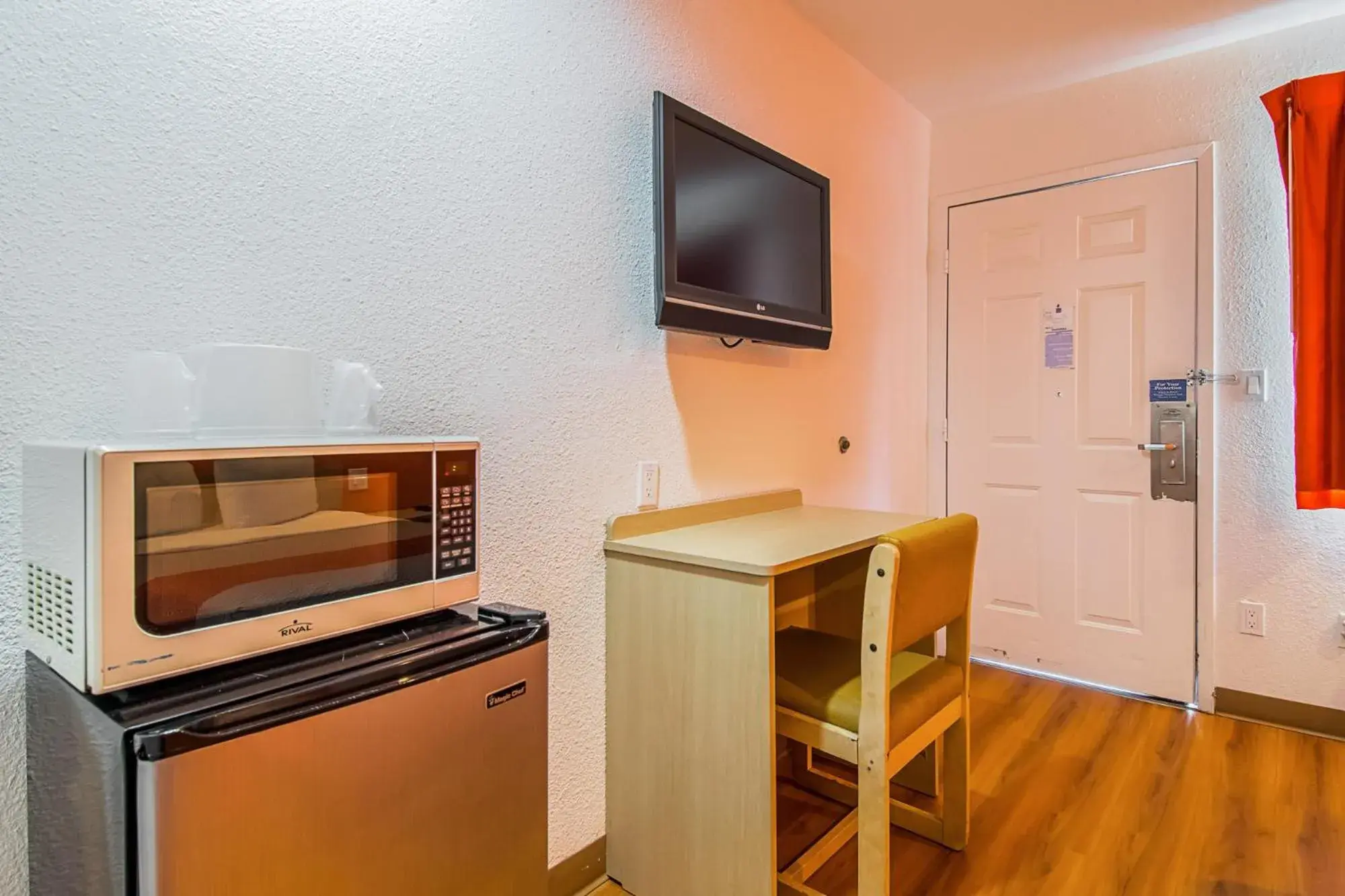 TV/Entertainment Center in Motel 6-Bakersfield, CA - Airport