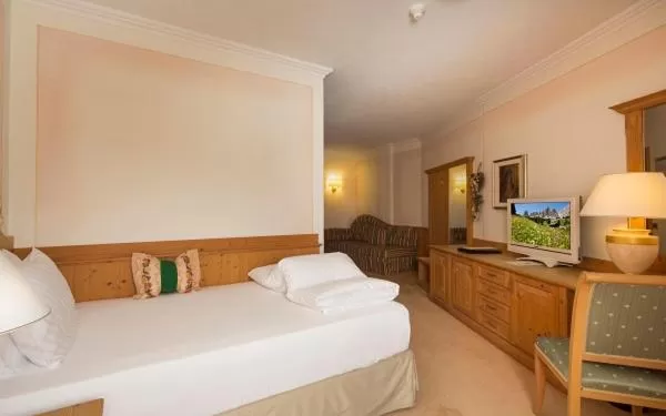 Bed in Hotel Sassongher