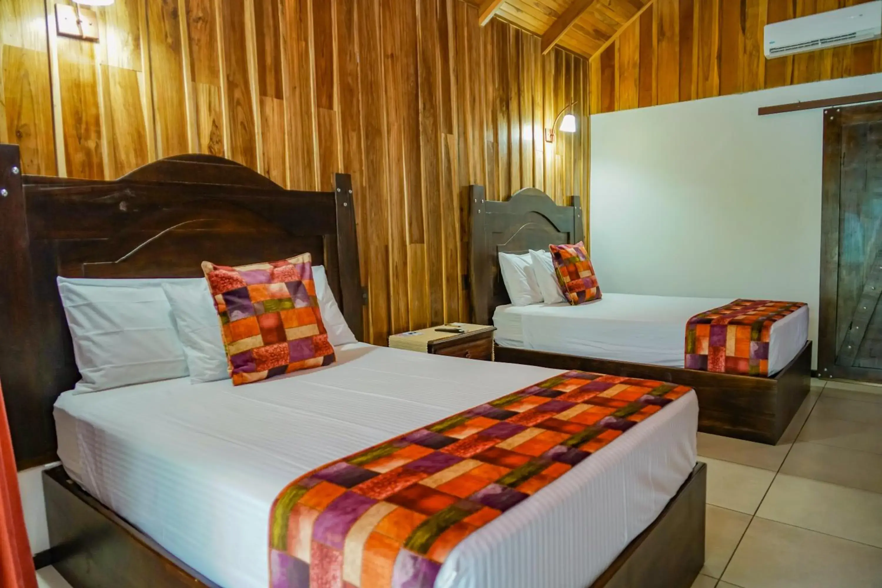 Bedroom, Bed in Arenal History INN