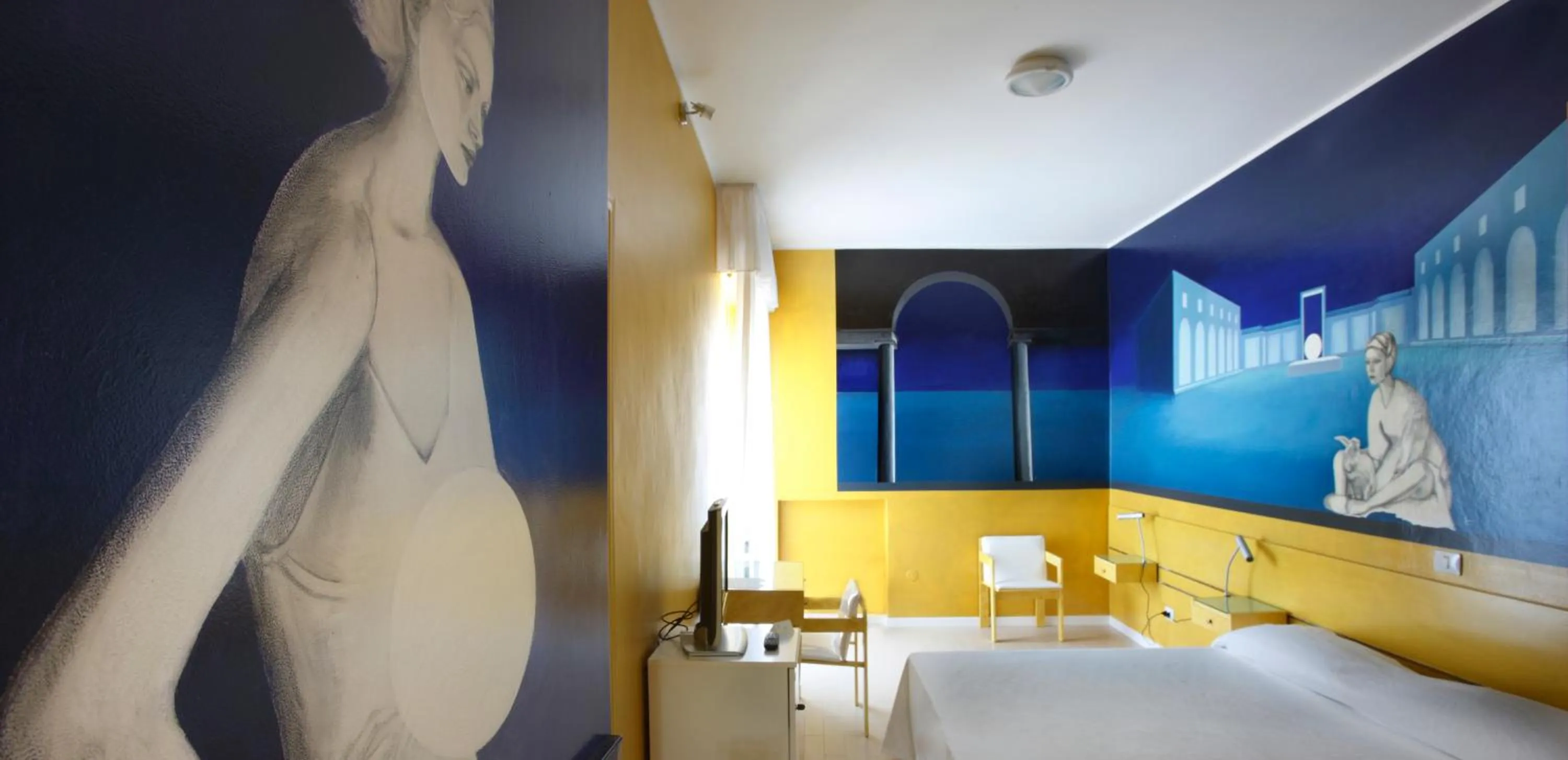 Bed in Hotel Alexander Museum Palace