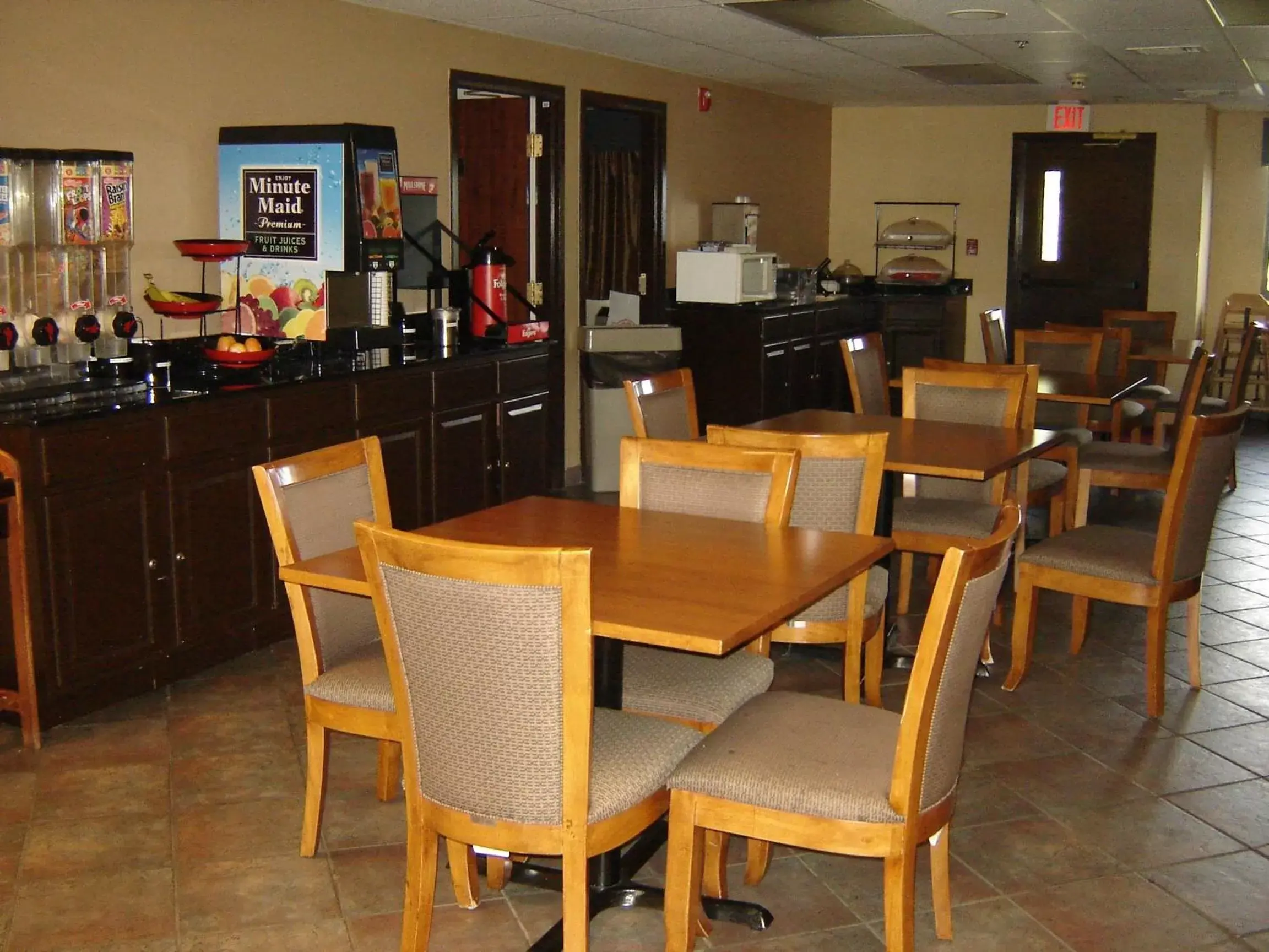 Restaurant/Places to Eat in Days Inn by Wyndham Phenix City Near Fort Benning