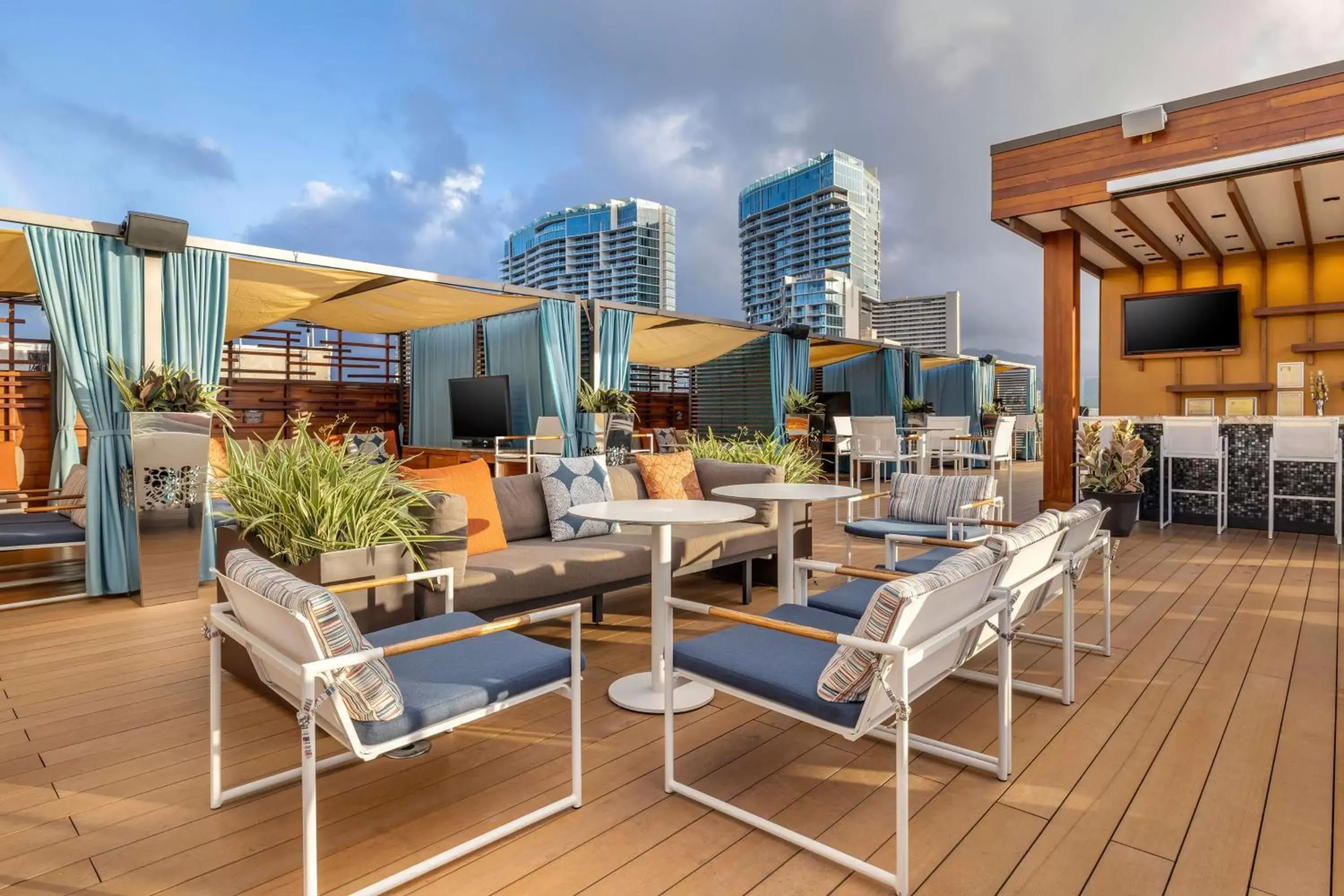 Lounge or bar in Hilton Grand Vacations Club Hokulani Waikiki Honolulu