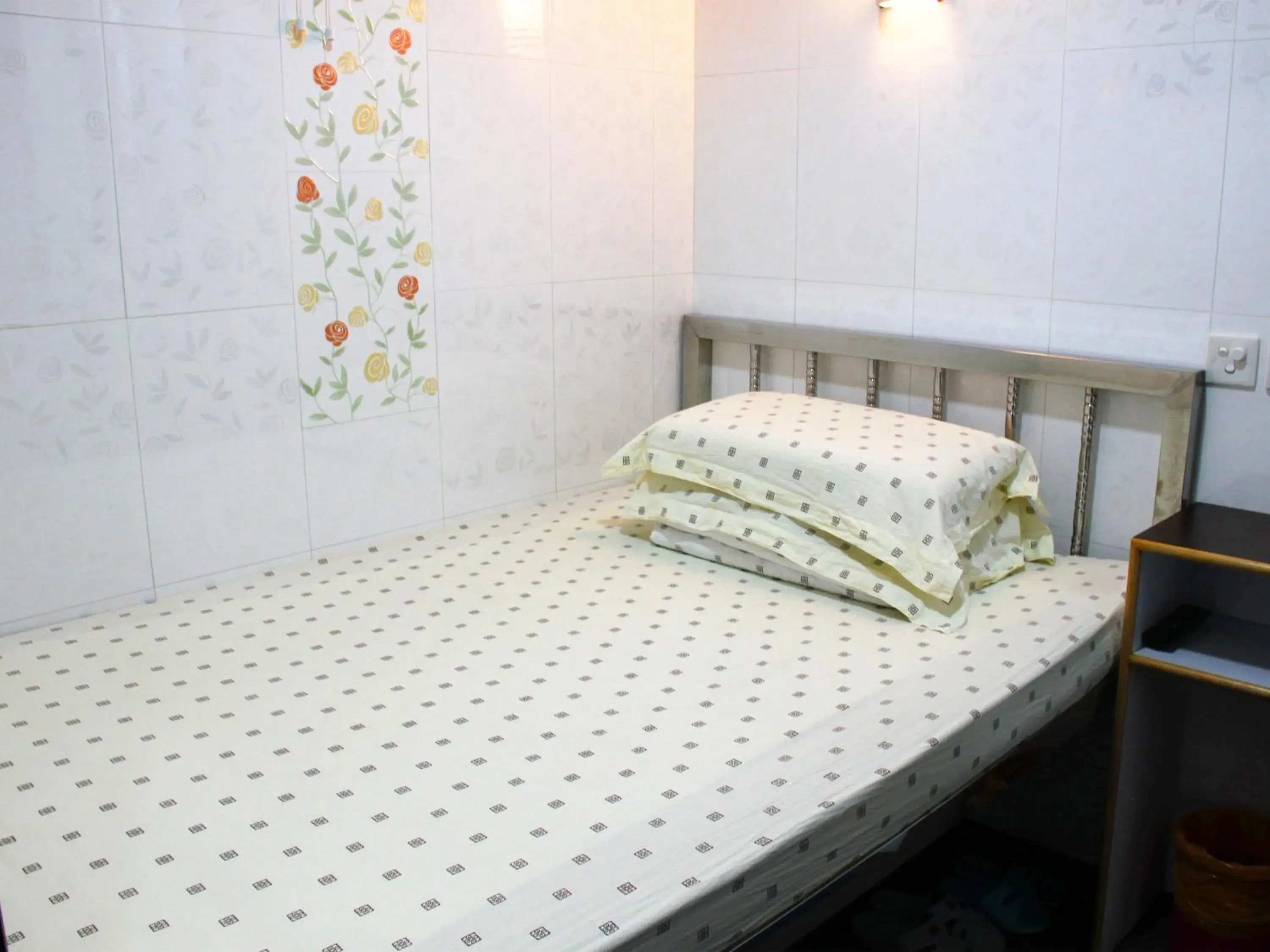 Bedroom, Bed in Pay-less Guesthouse (7/F-A9 )