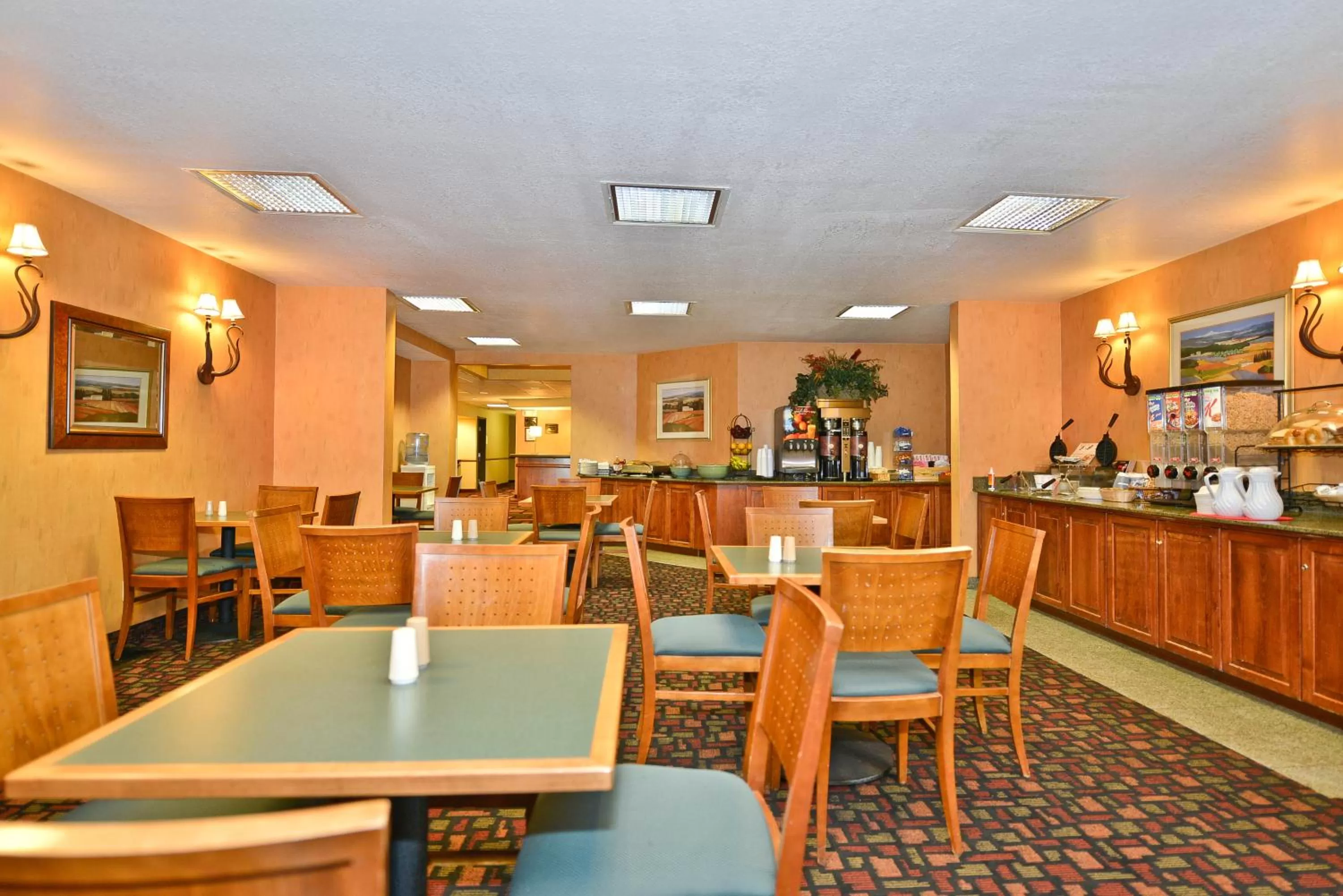Restaurant/places to eat in Ramada by Wyndham Kent Seattle Area