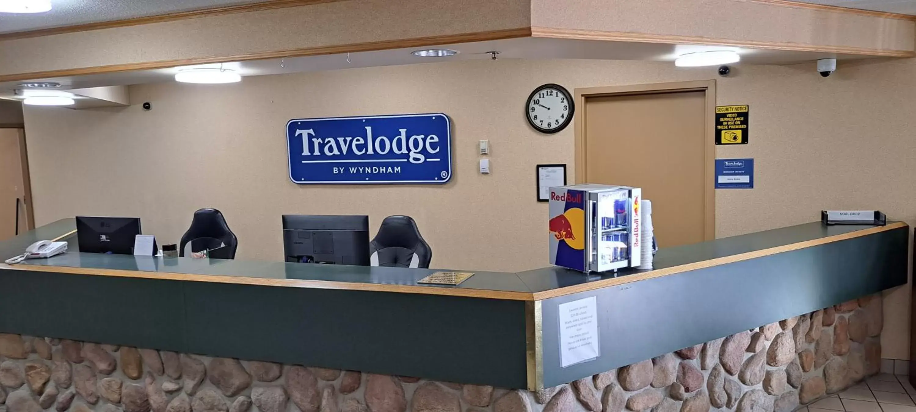 concierge, Lobby/Reception in Travelodge by Wyndham Lacombe