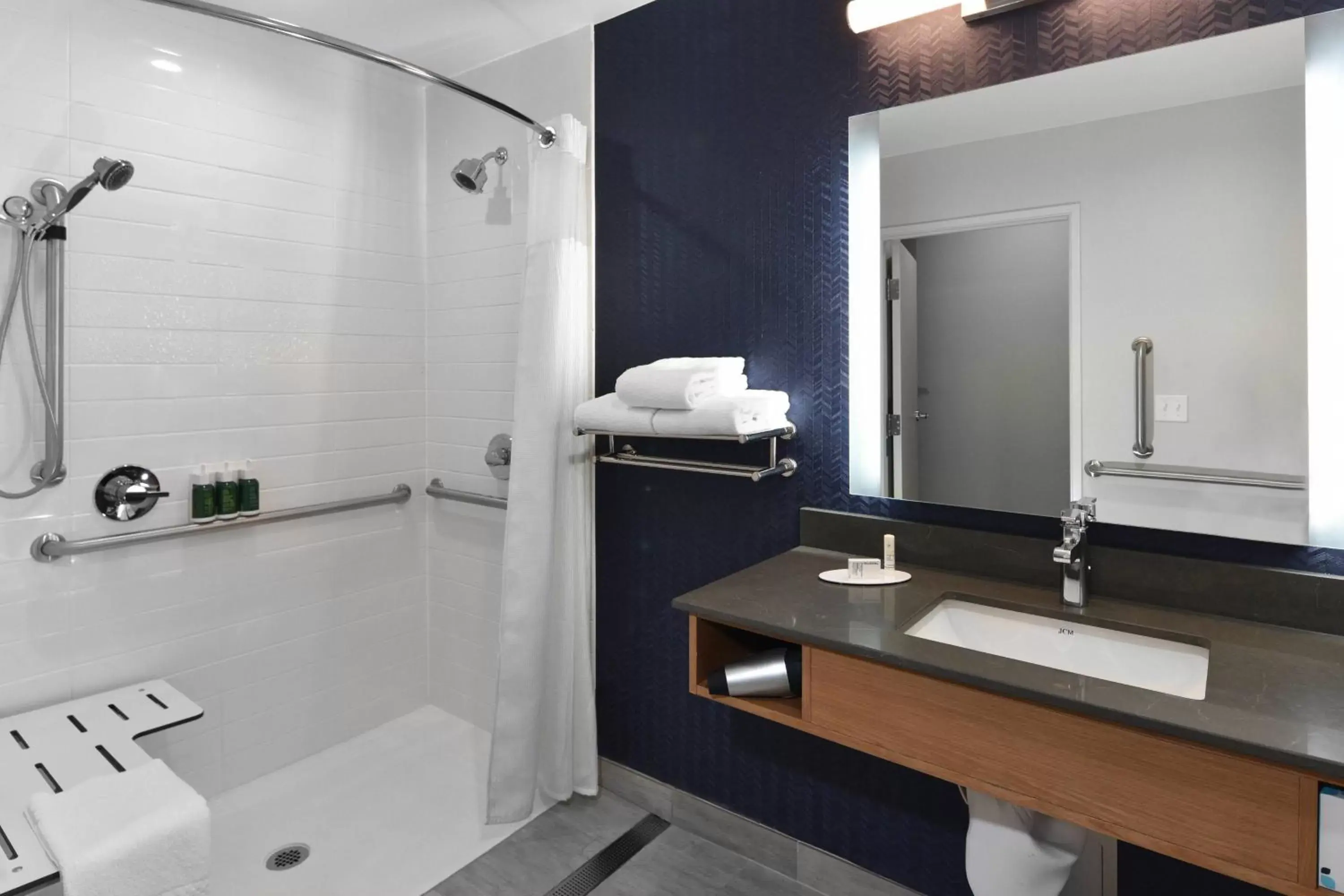 Bathroom in Fairfield Inn & Suites by Marriott Moorpark Ventura County