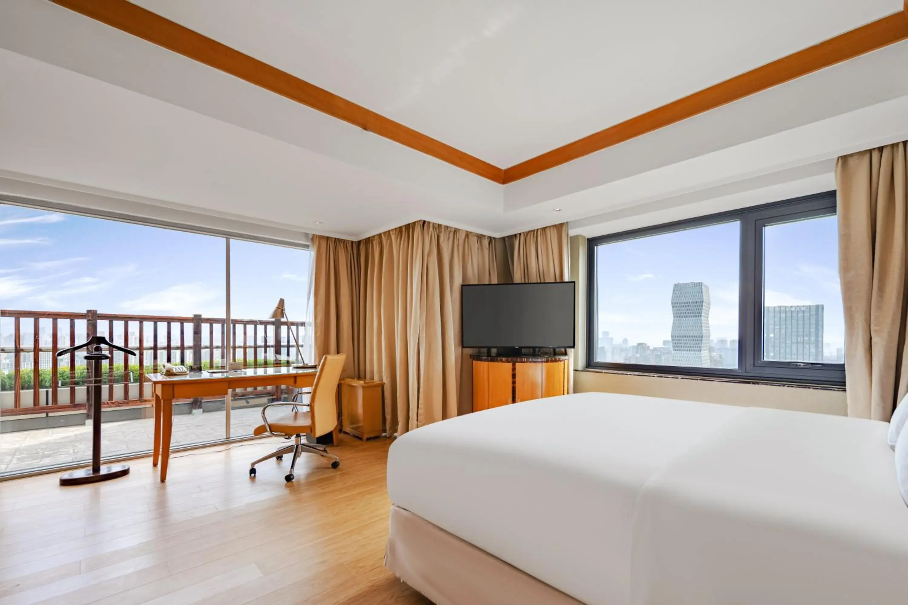 Bedroom, Sea View in Radisson Collection Hotel, Yangtze Shanghai