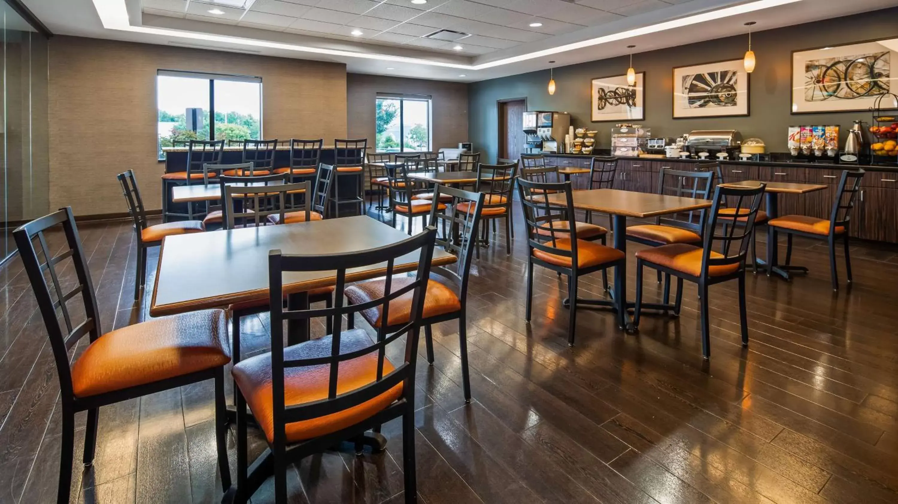 Restaurant/Places to Eat in Best Western Plus Olathe Hotel