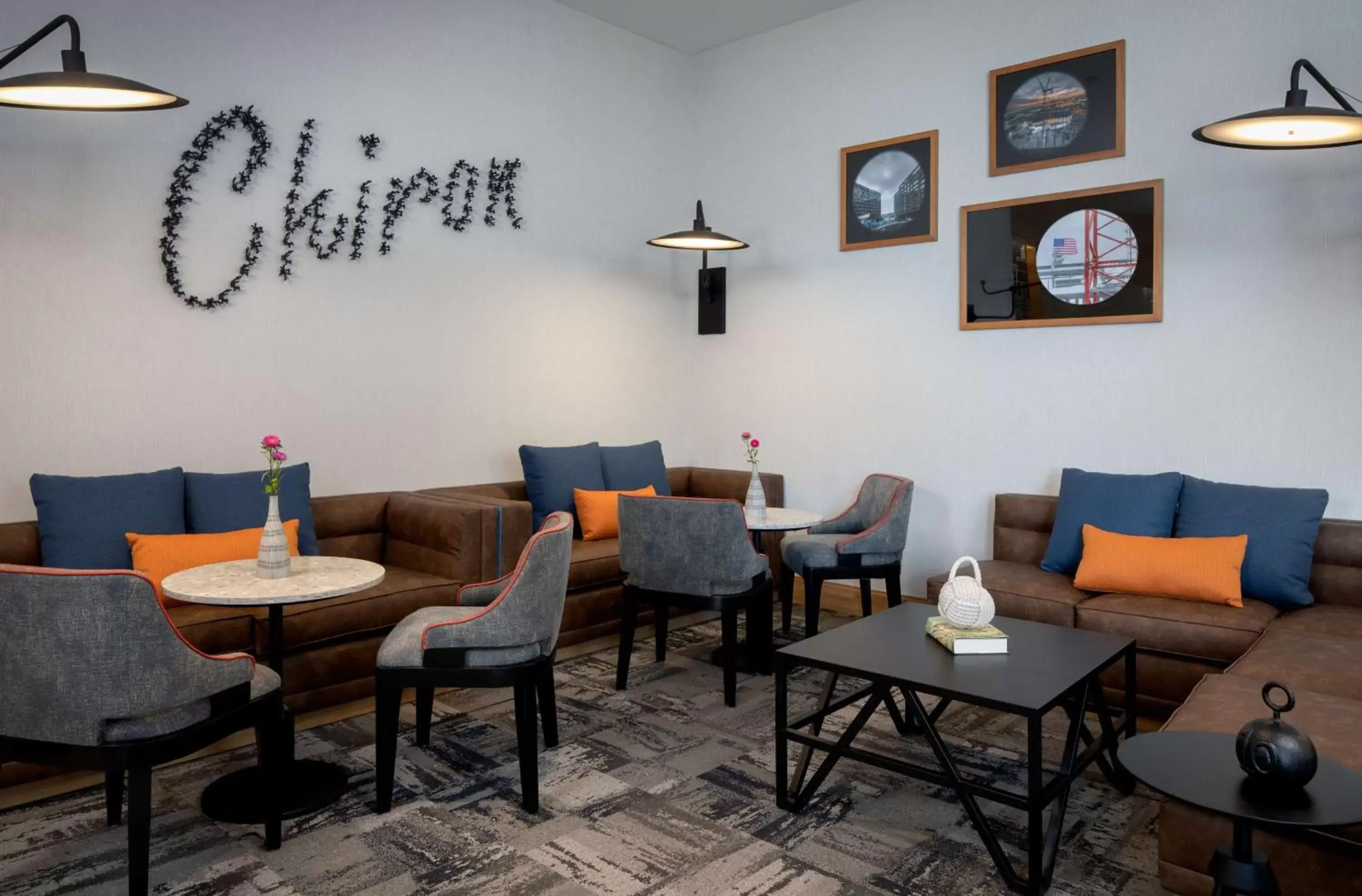 Lounge or bar in Hyatt Place Boston/Seaport District