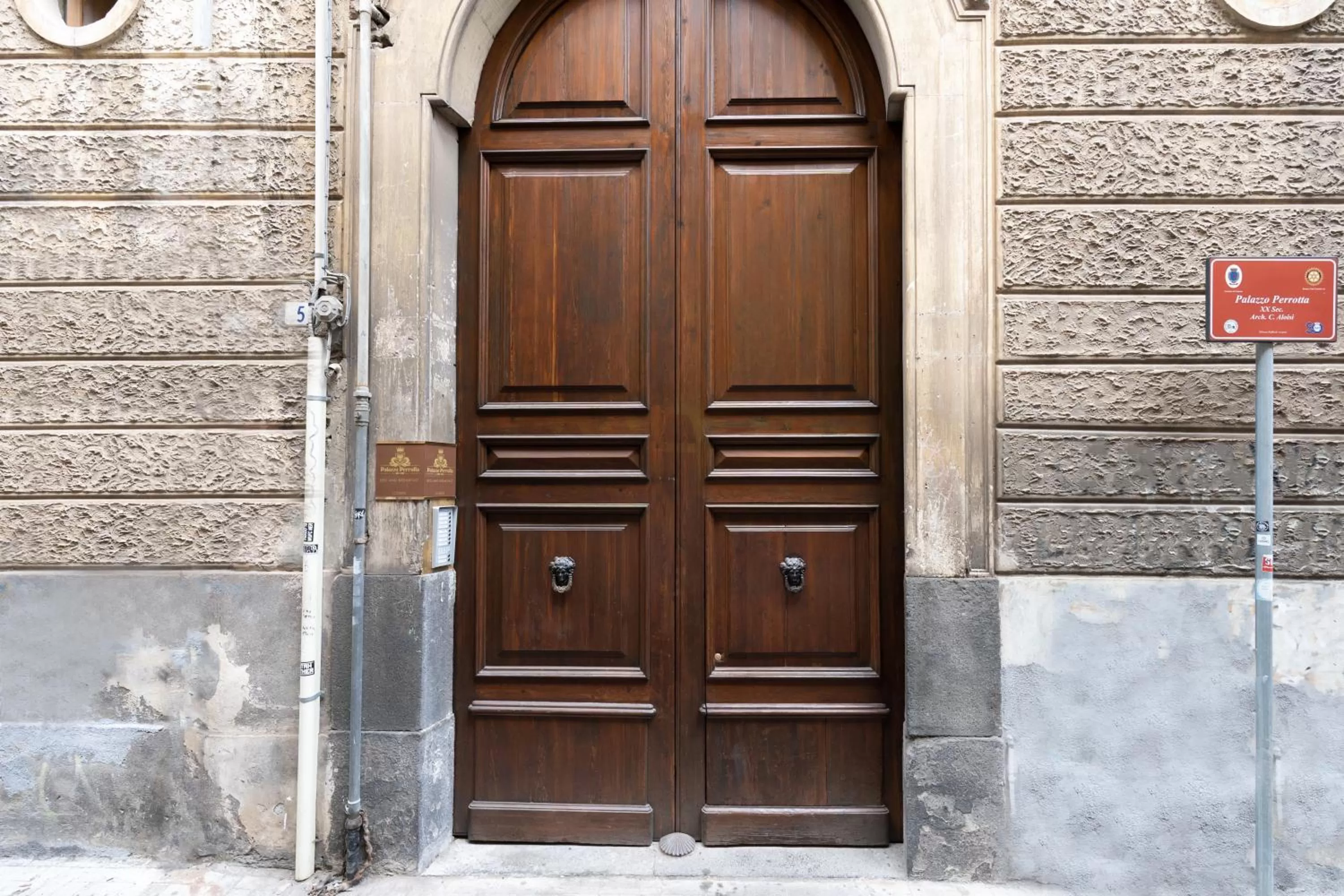 Facade/entrance in B&B Palazzo Perrotta