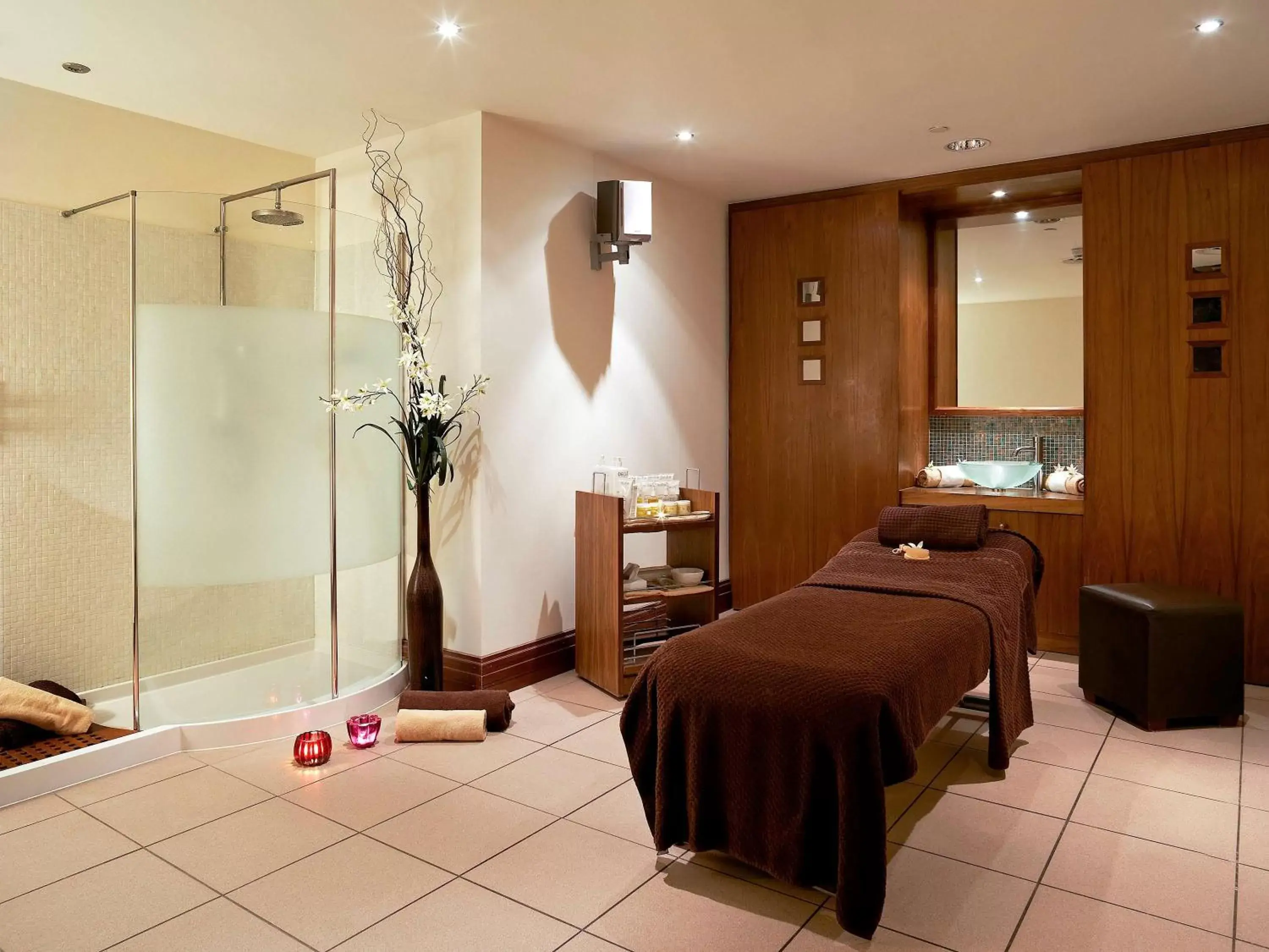 Spa and wellness centre/facilities, Spa/Wellness in Mercure Cardiff Holland House Hotel & Spa