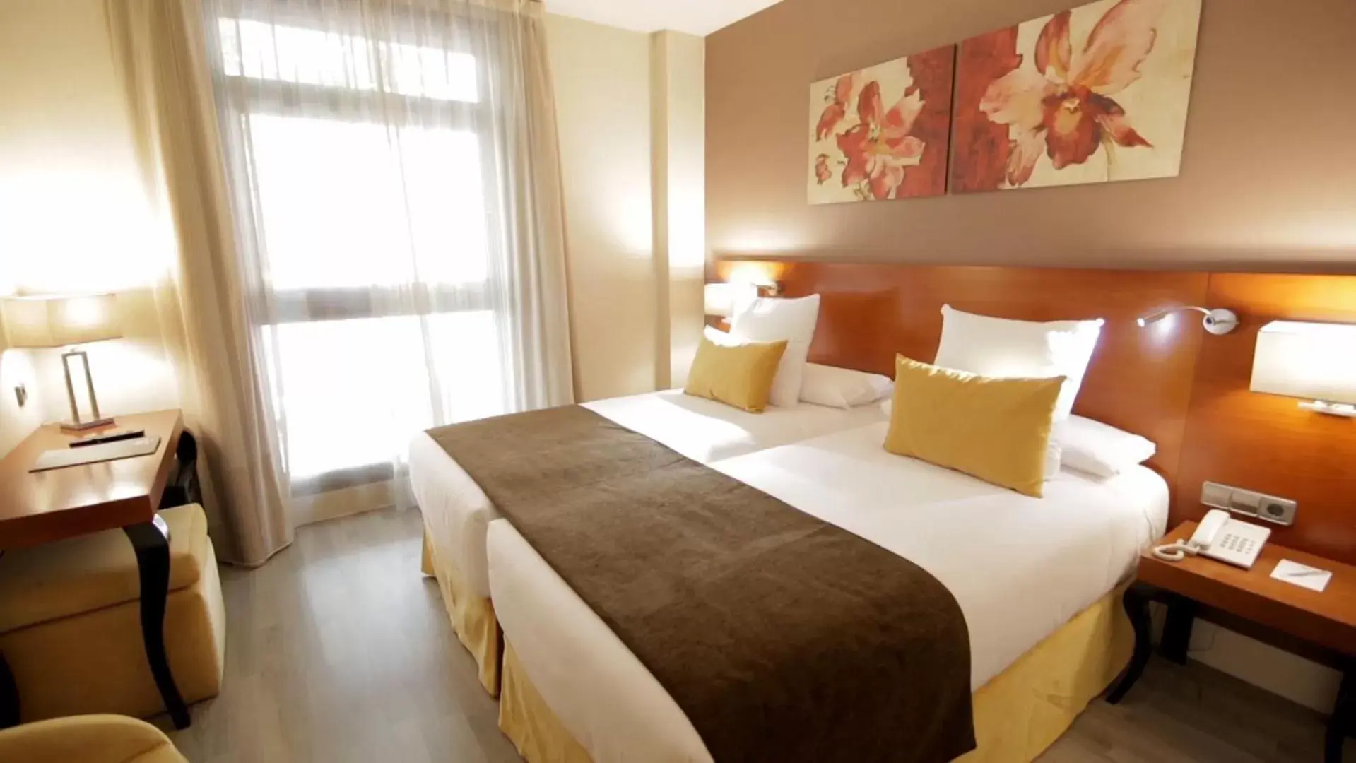 Bedroom, Bed in Hotel Puerta de Toledo