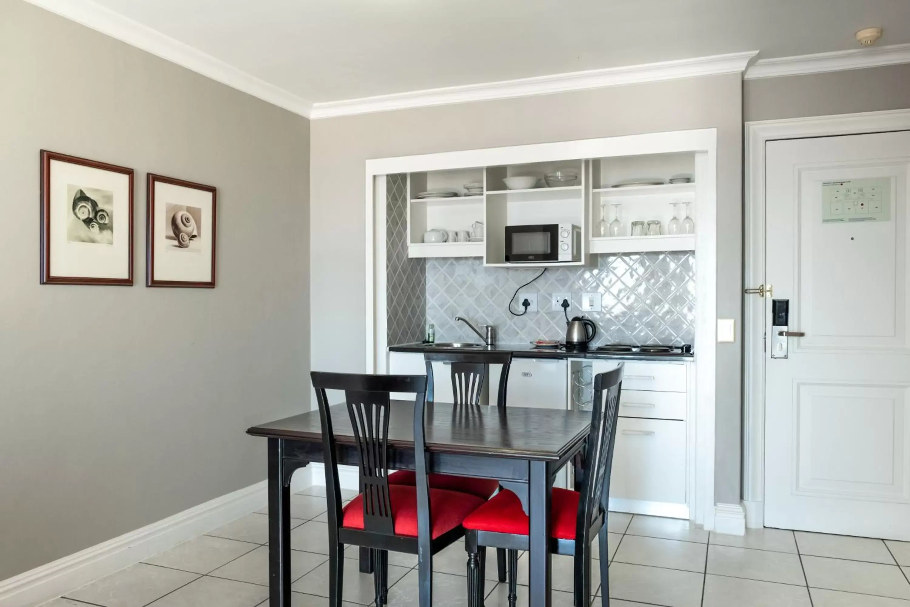 Kitchen or kitchenette, Kitchen/Kitchenette in The Bantry Bay Aparthotel by Totalstay