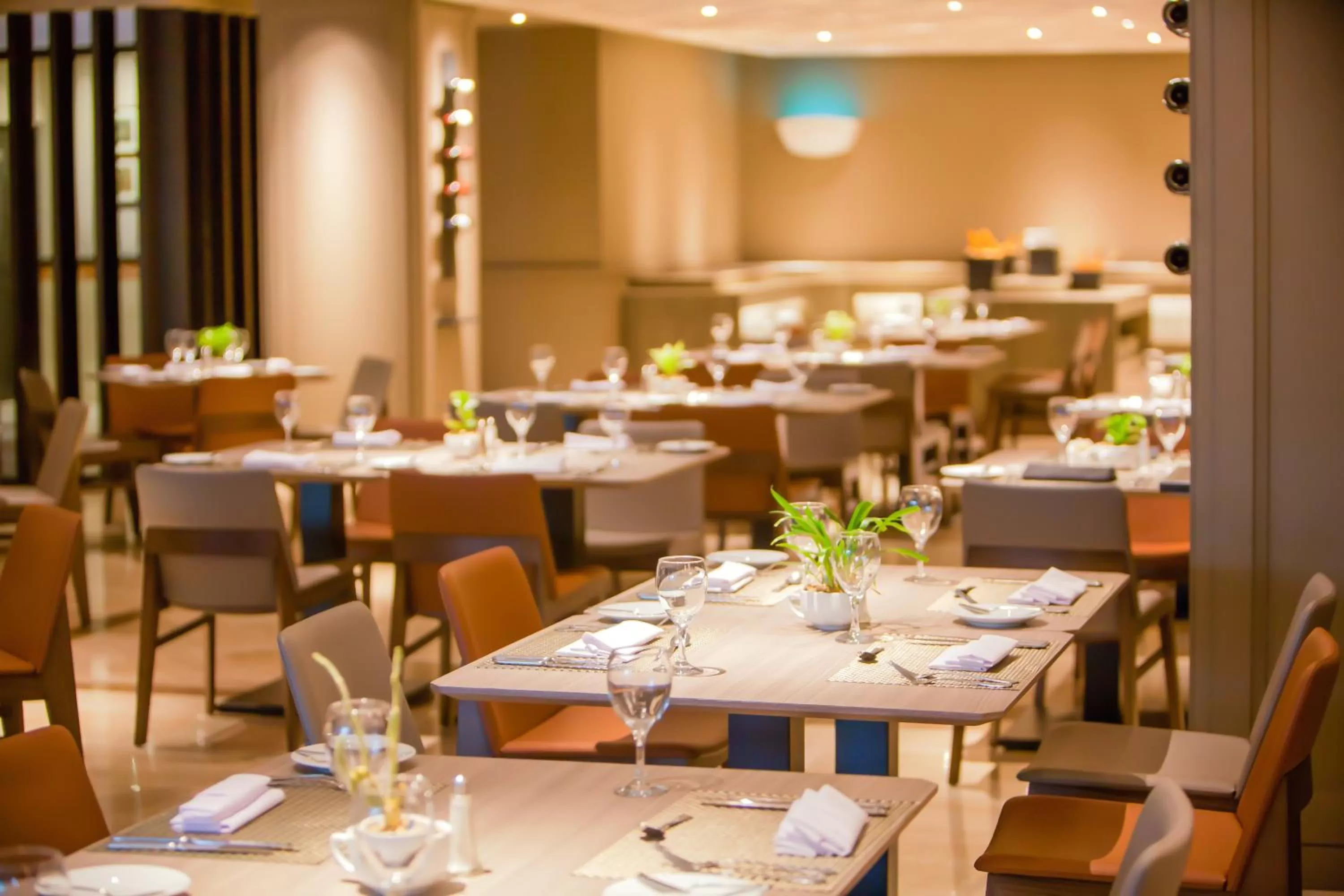 Restaurant/places to eat in Crowne Plaza Managua by IHG