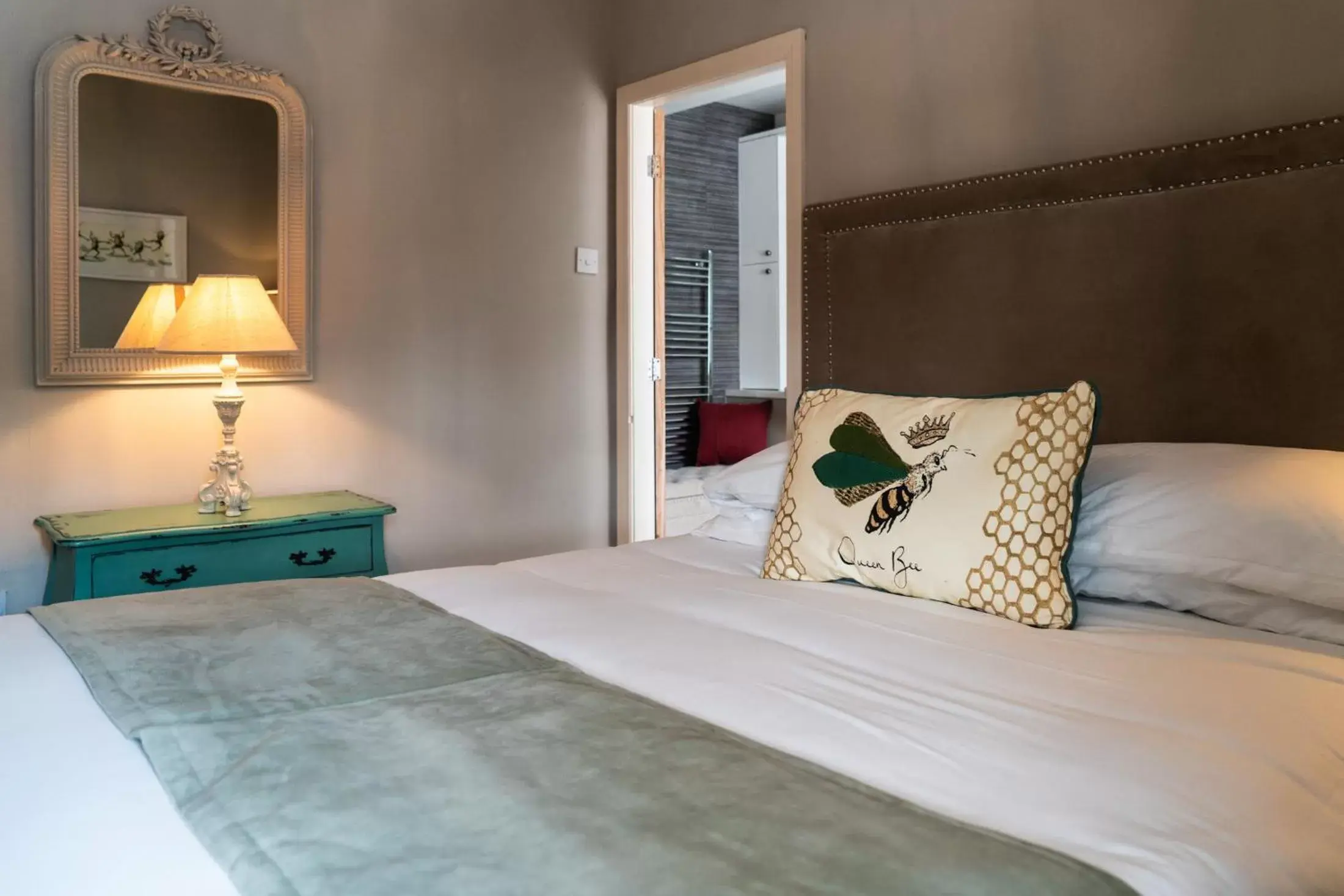 Bed in Grantham Arms Bed in Grantham Arms