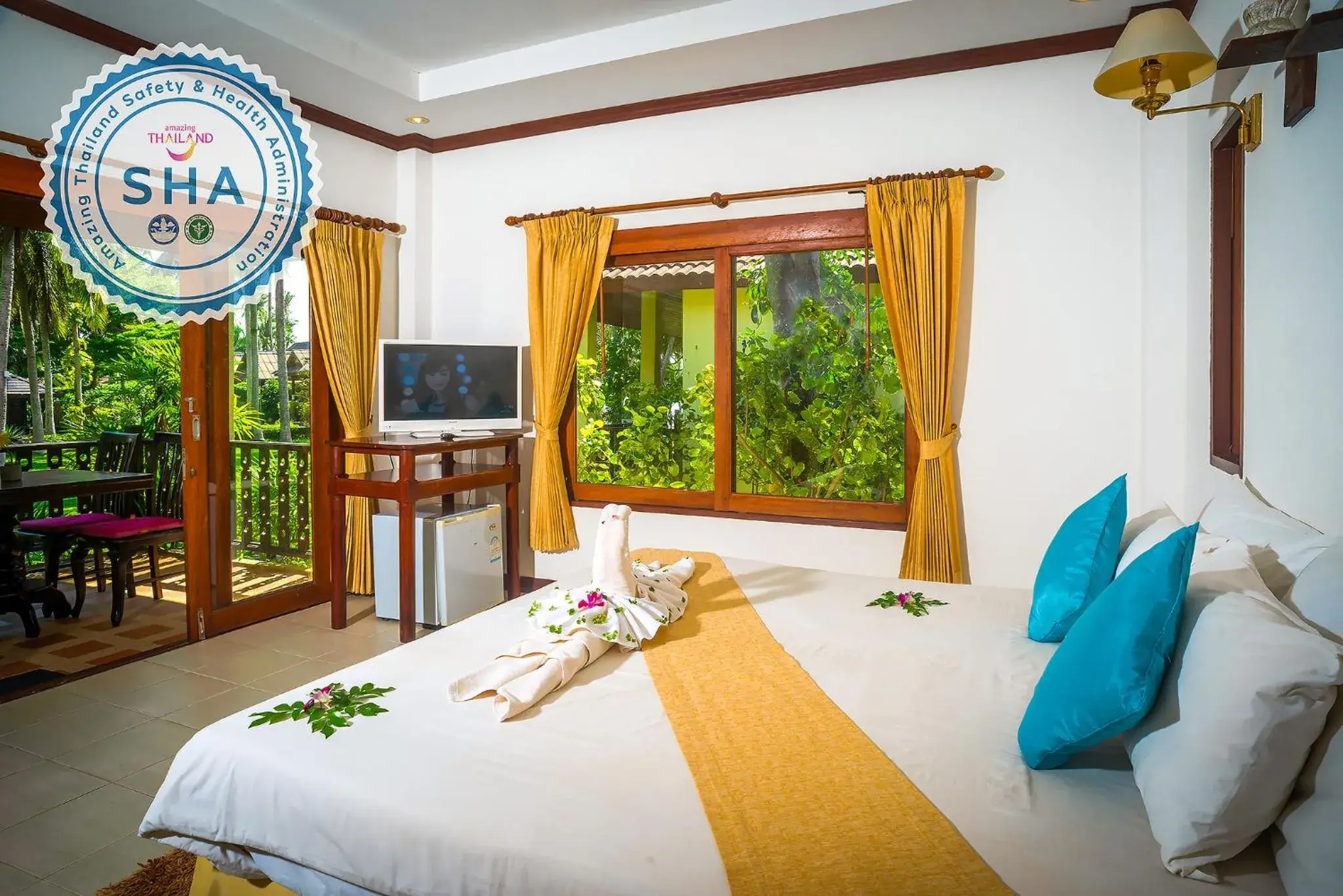 Photo of the whole room, Bed in Am Samui Resort Taling Ngam