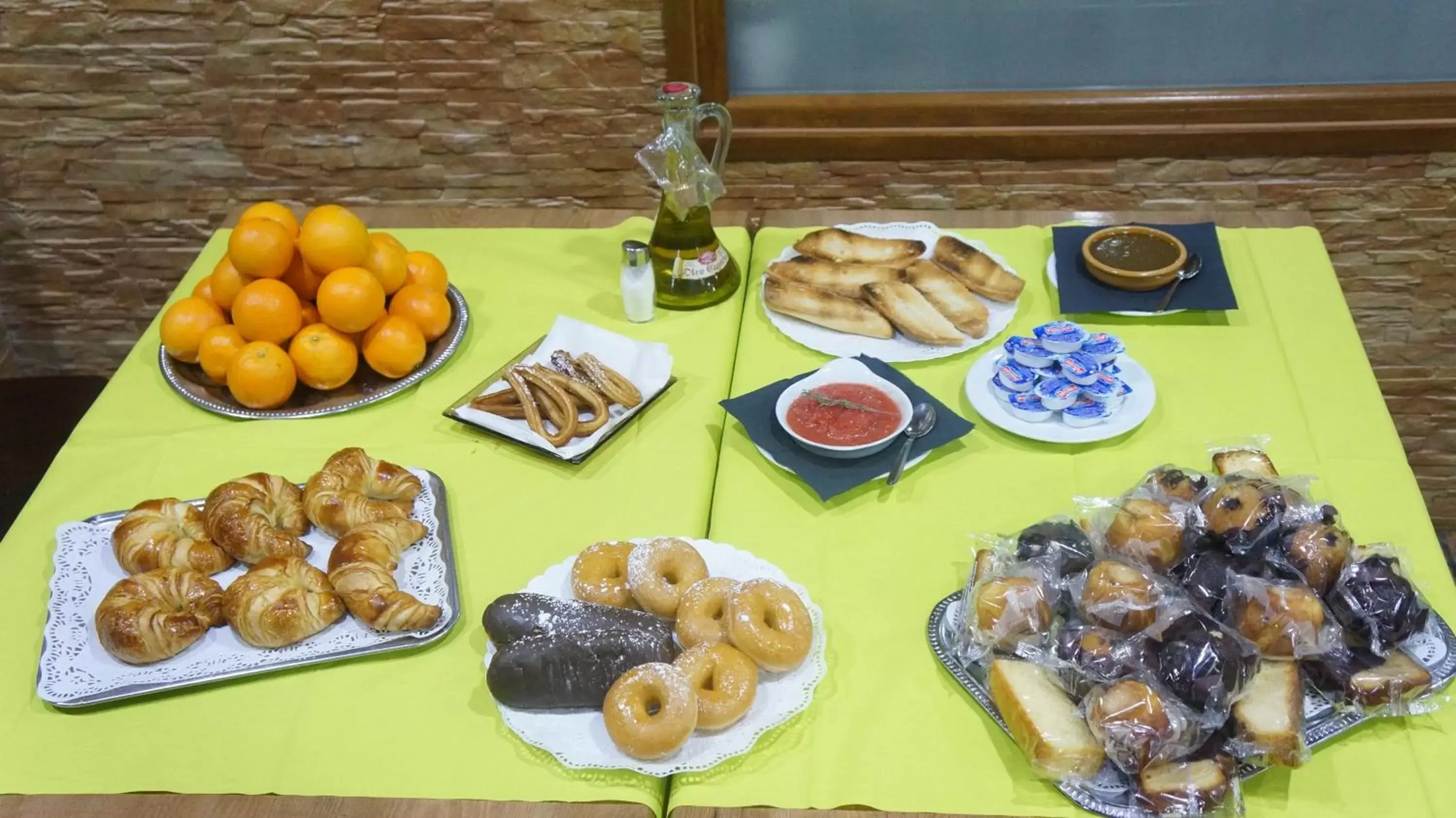 Breakfast, Food in Hotel Rural El Jardin