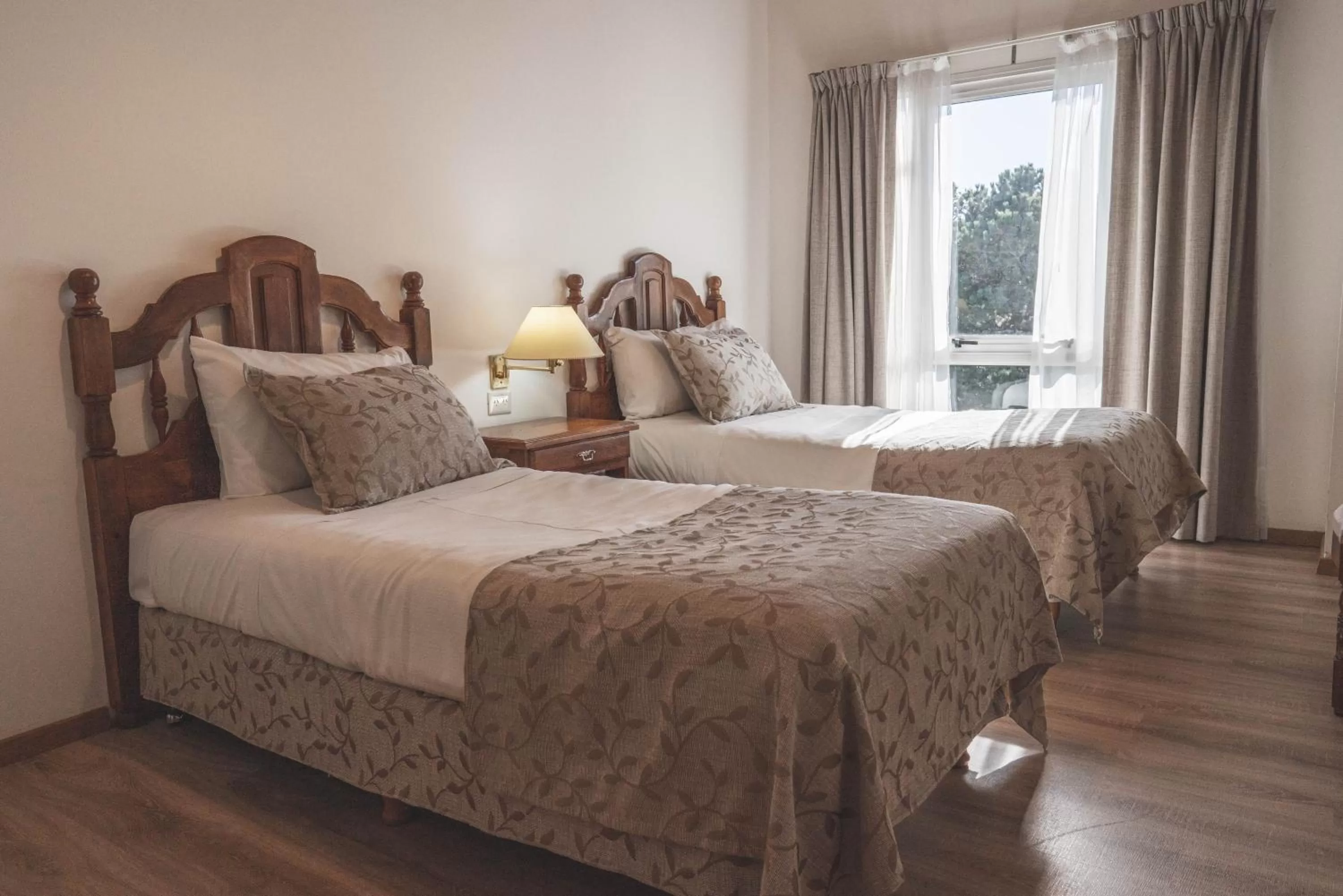 Photo of the whole room, Bed in Patagonia Plaza Hotel