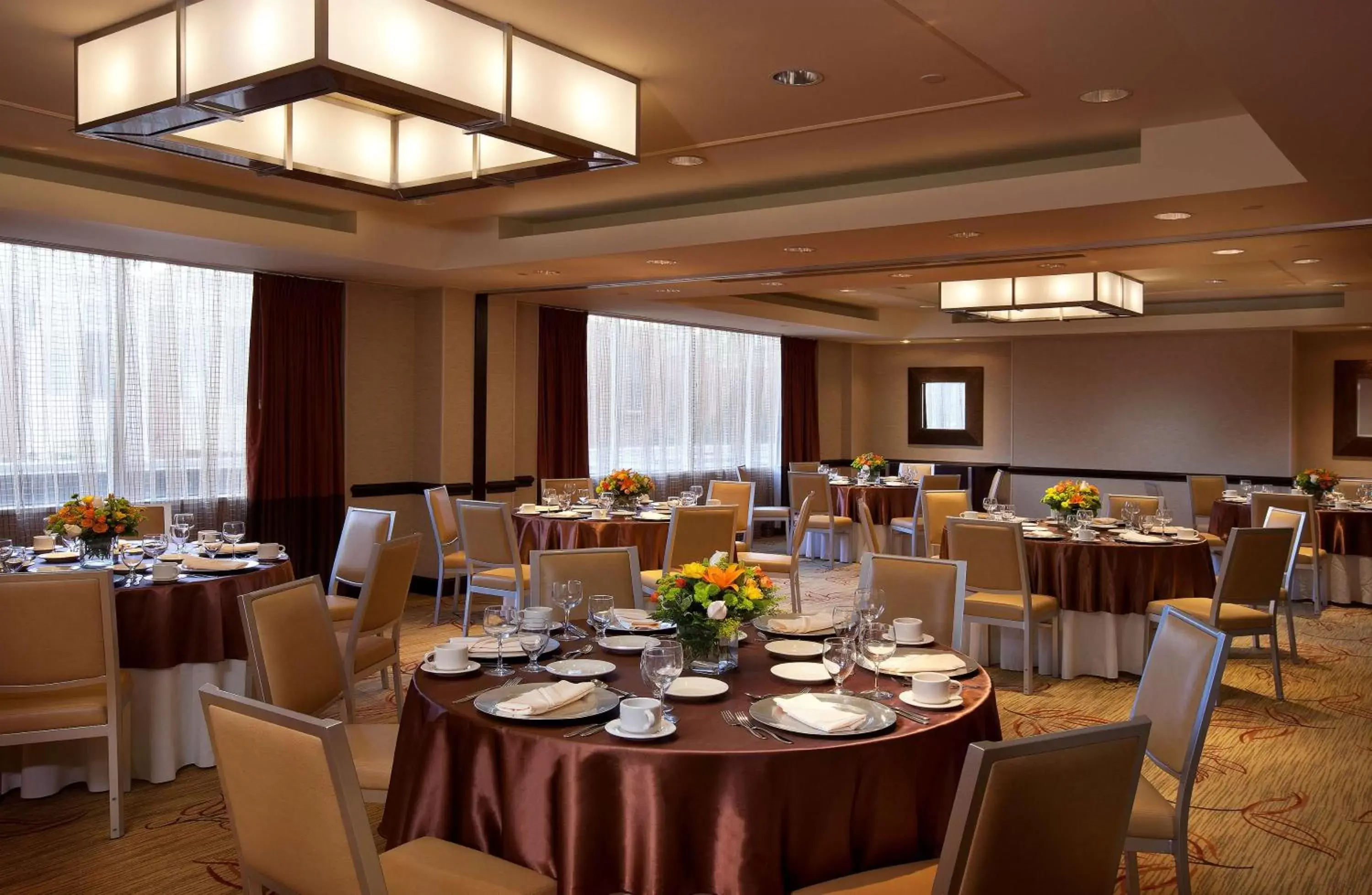 Meeting/conference room, Restaurant/Places to Eat in Embassy Suites by Hilton Washington DC Chevy Chase Pavilion