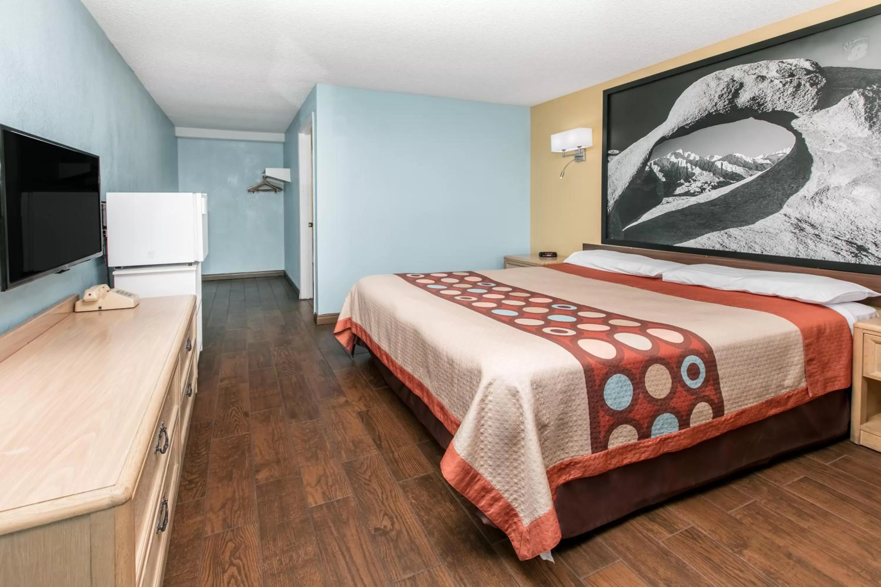 Bed in Super 8 by Wyndham Bishop