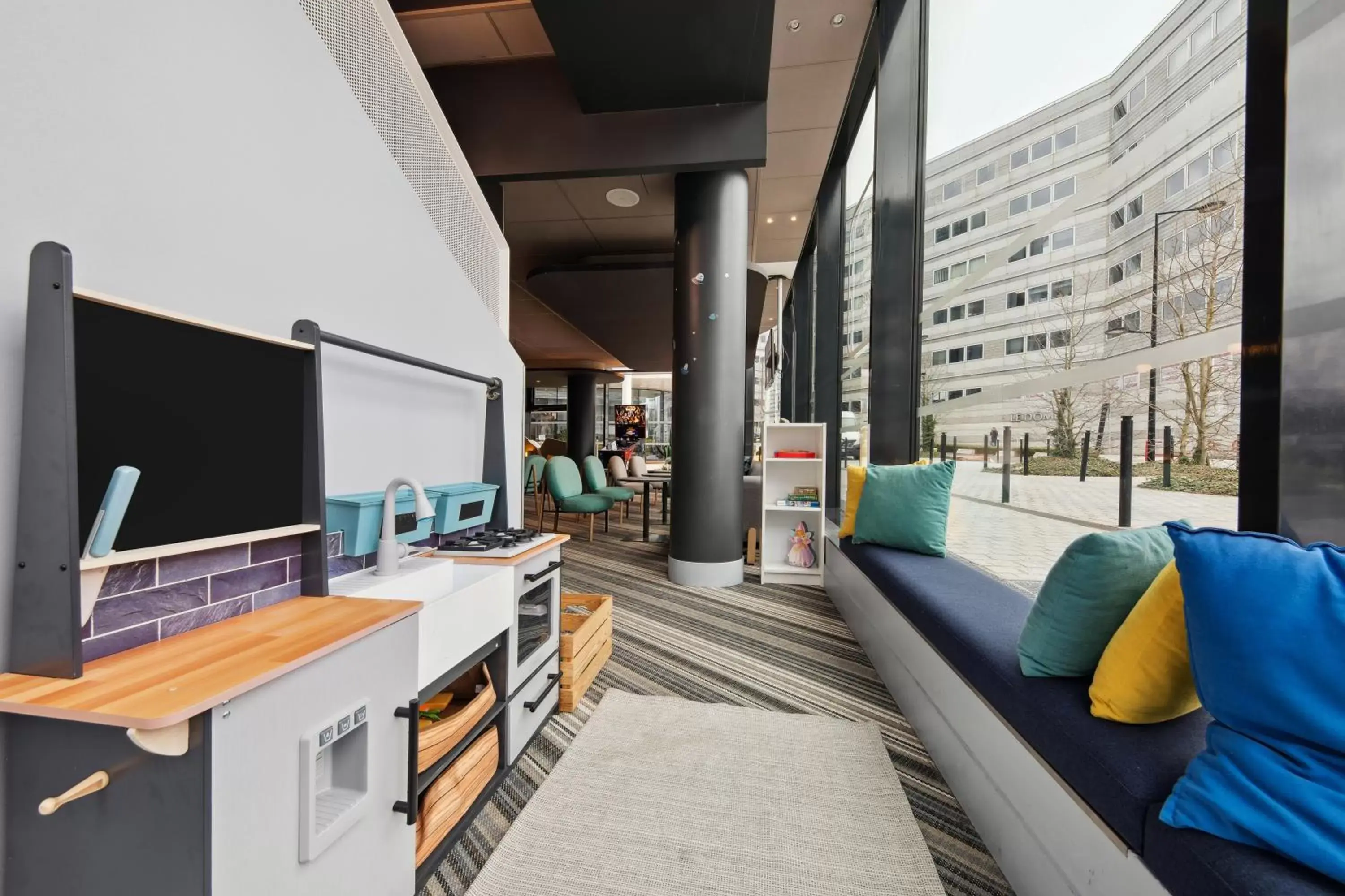 Seating area, TV/Entertainment Center in ibis Styles Paris Charles de Gaulle Airport