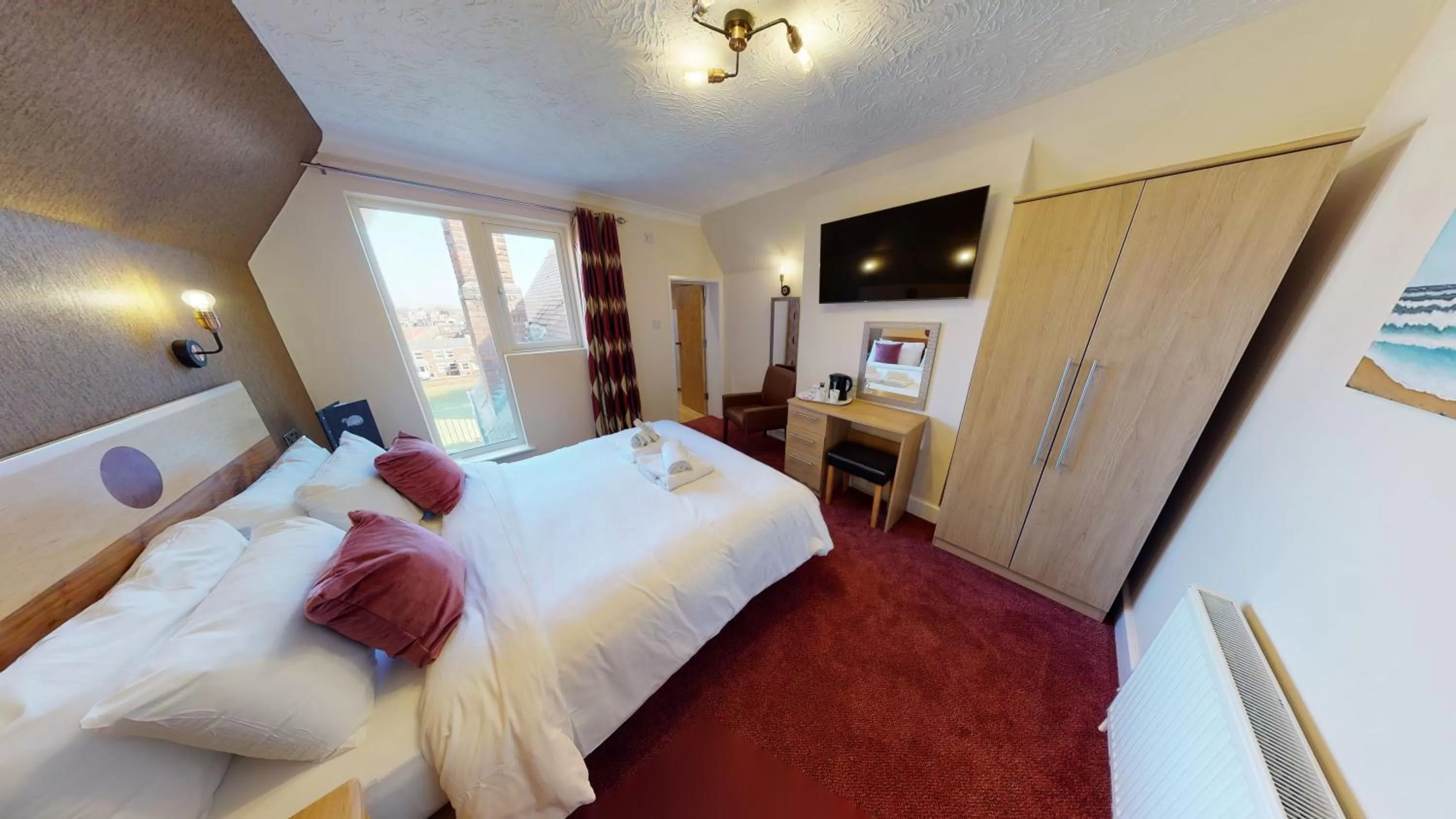 Bedroom, Bed in Marine Lodge