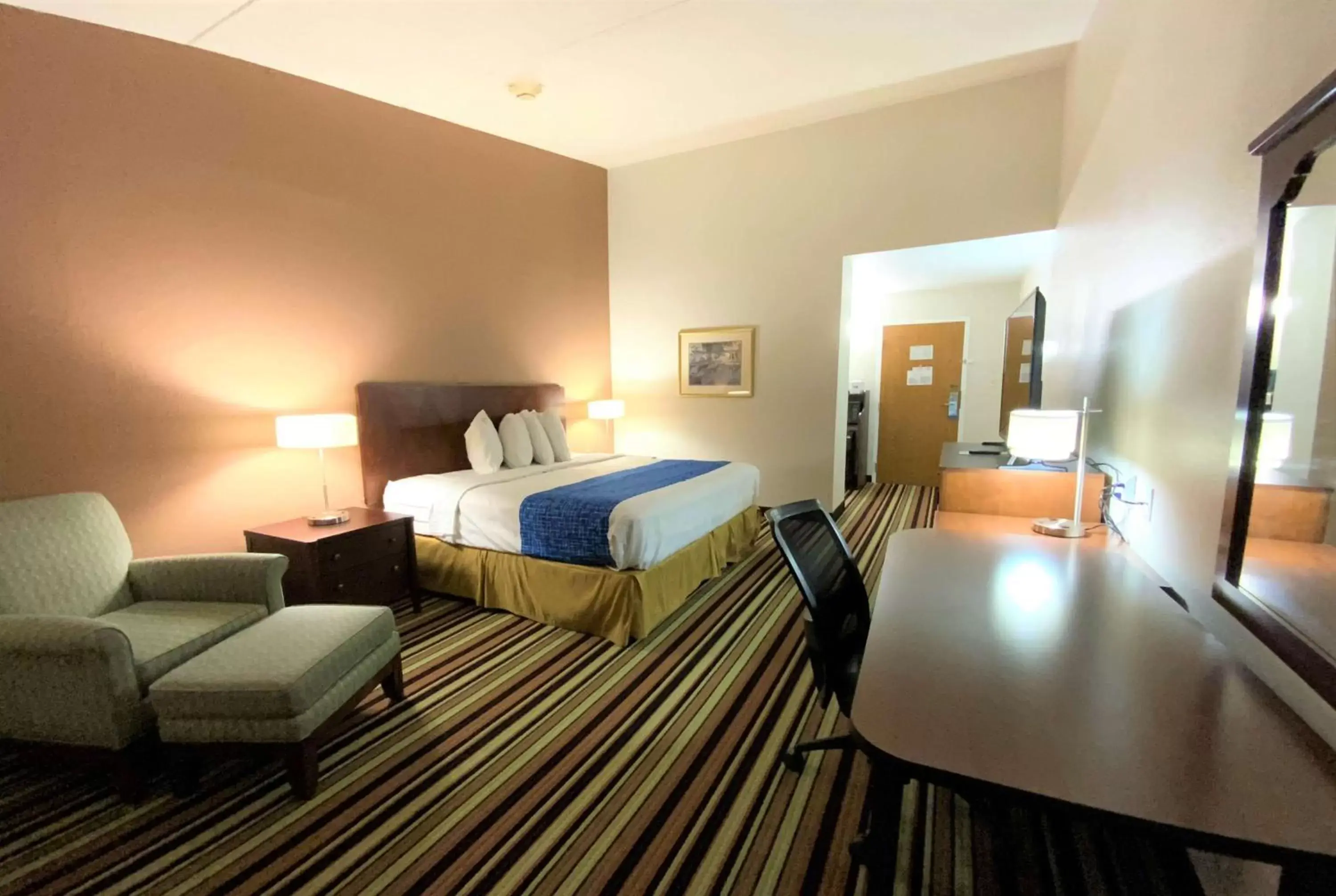 Photo of the whole room in Travelodge by Wyndham Wytheville