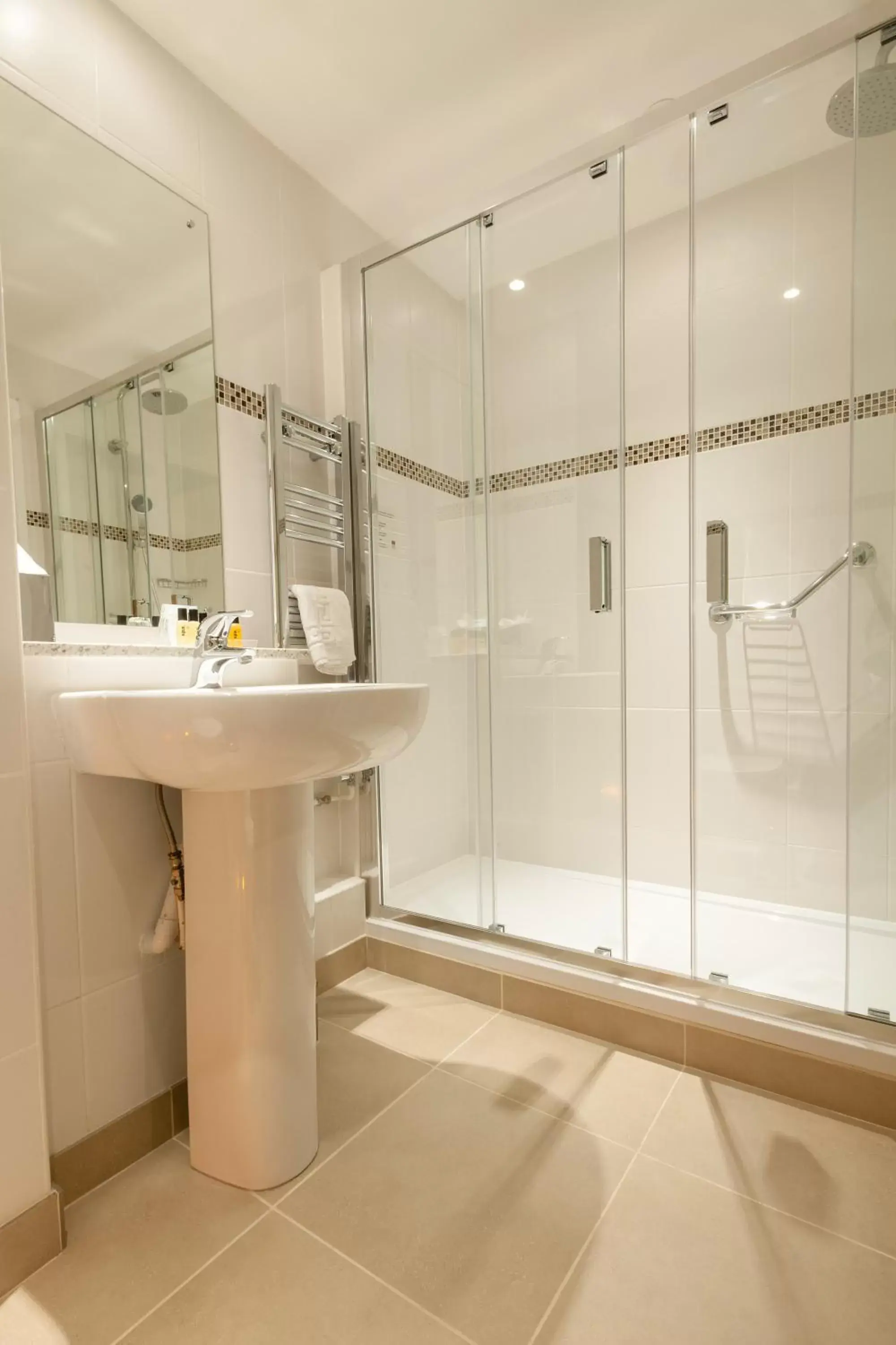 Bathroom in voco - Oxford Thames, an IHG Hotel