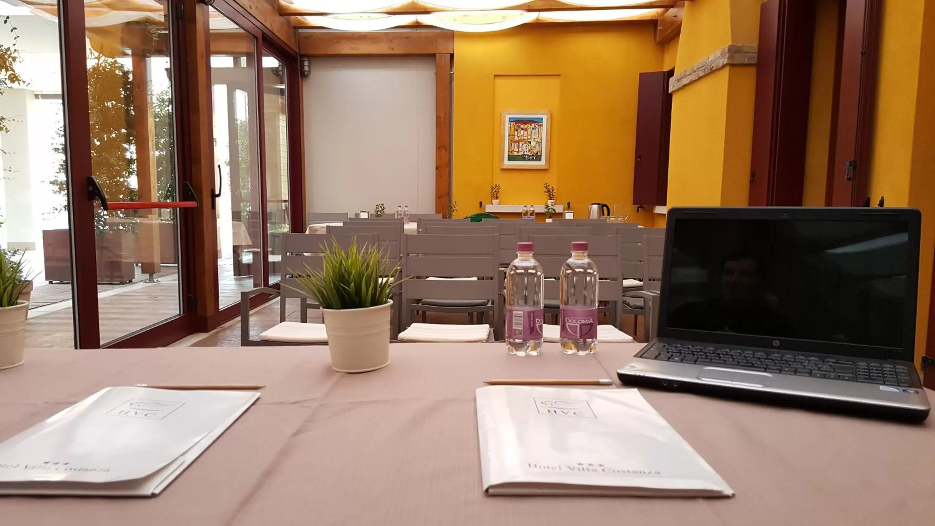 Meeting/conference room, TV/Entertainment Center in UNAWAY Ecohotel Villa Costanza Venezia