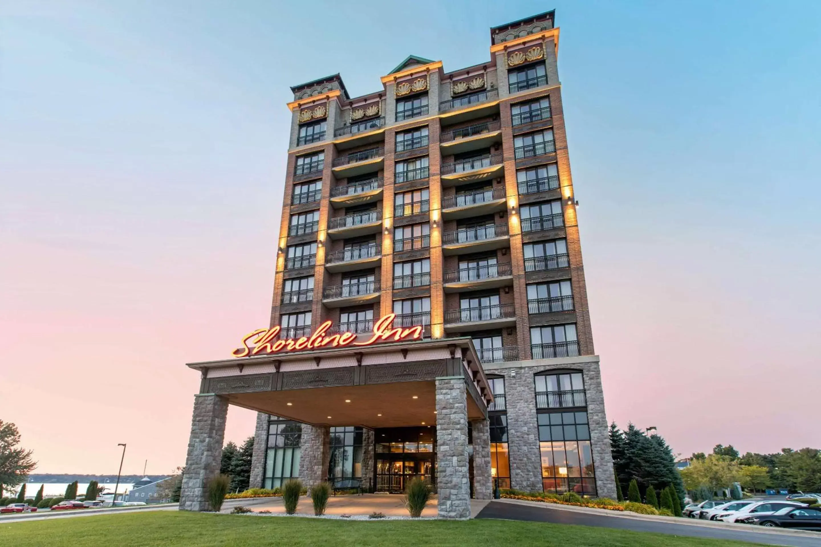Property Building in Shoreline Inn & Conference Center, Ascend Hotel Collection