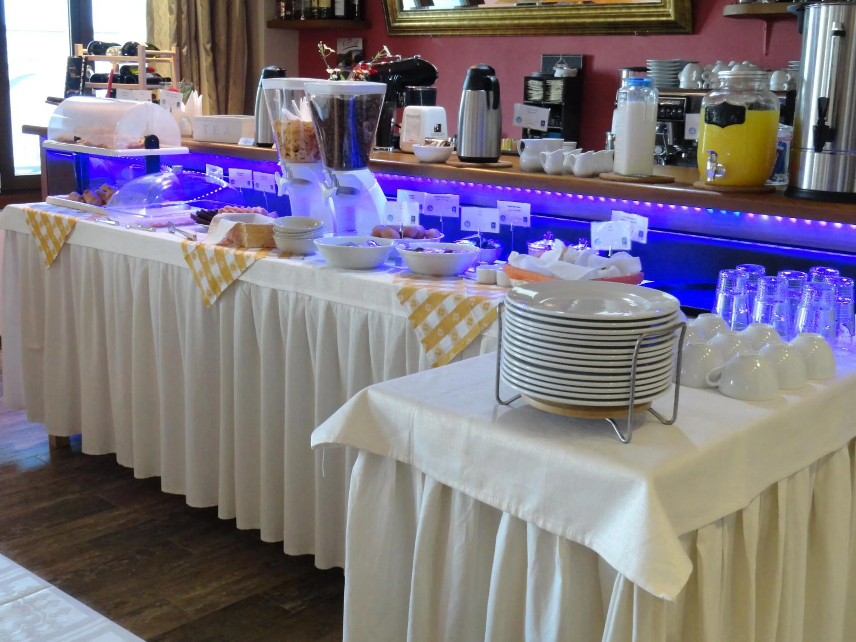 Buffet breakfast in Hotel Rodovoli