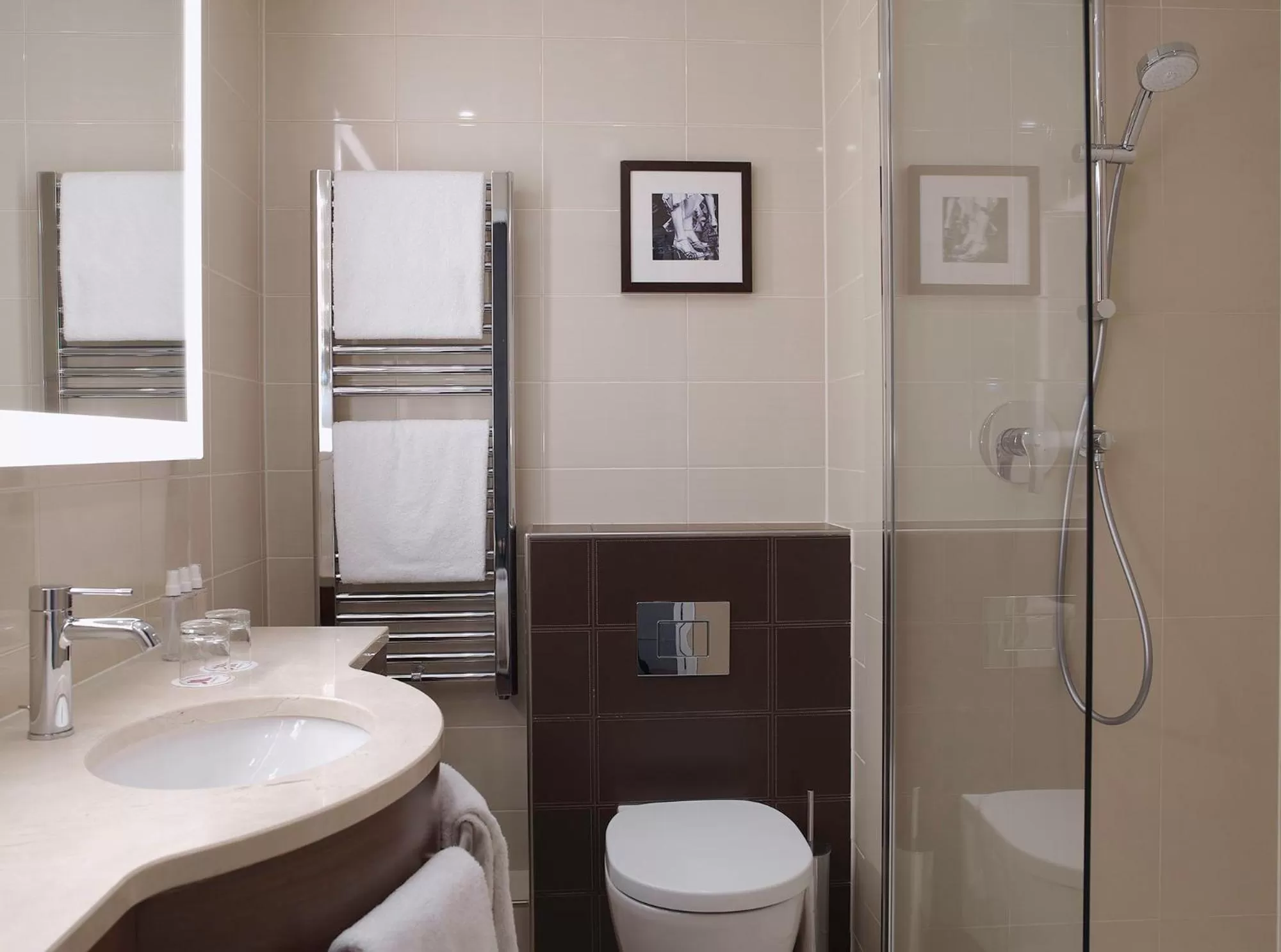 Bathroom in Paris Marriott Opera Ambassador Hotel