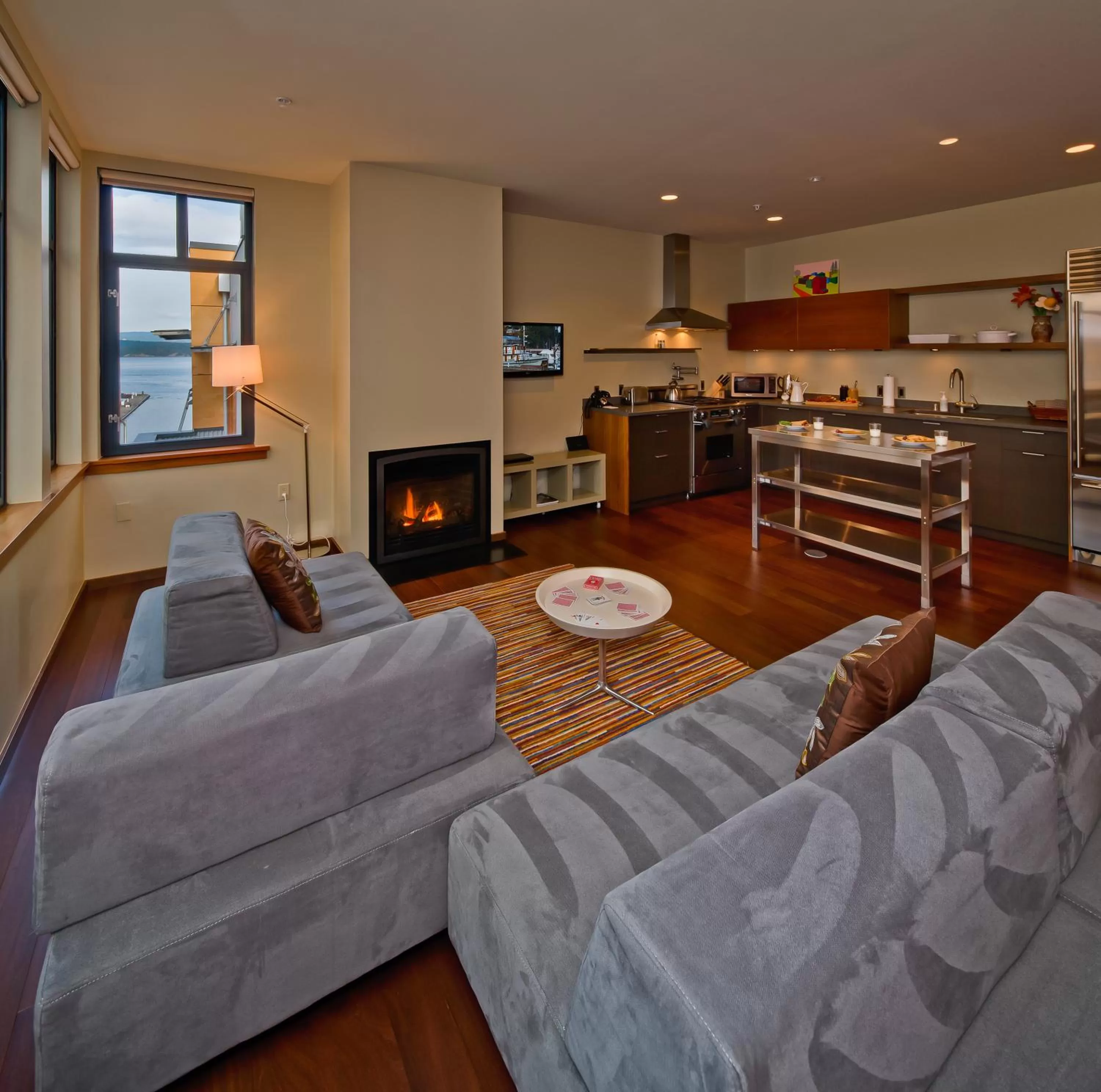 Standard Two-Bedroom Apartment in Island Inn at 123 West