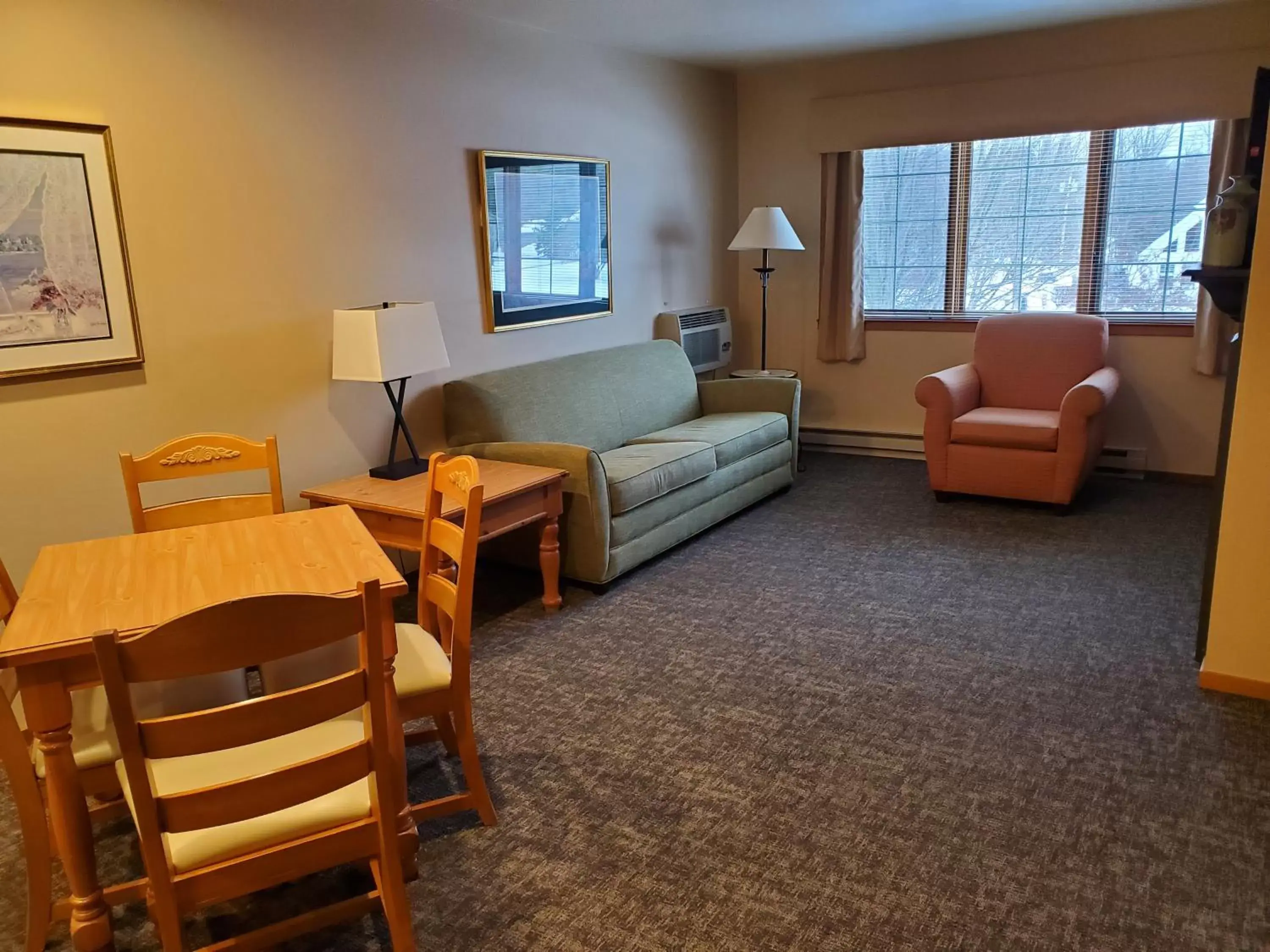 Living room, Seating Area in Homestead Suites - Fish Creek