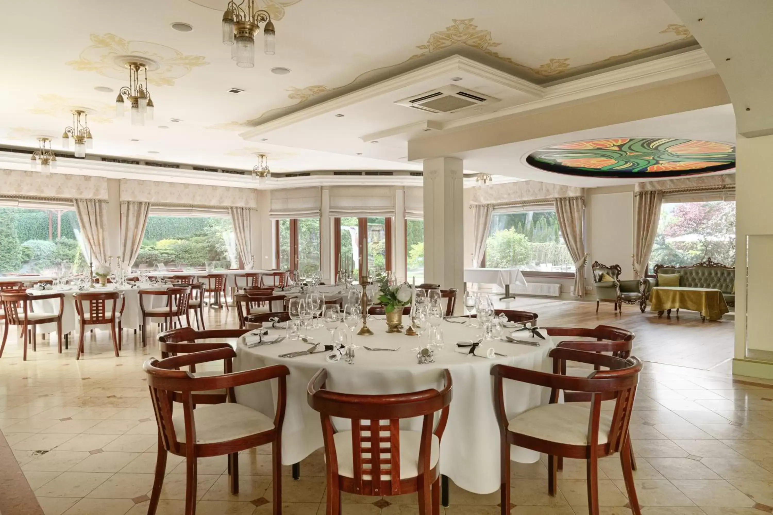 Restaurant/Places to Eat in Hotel Villa Eva