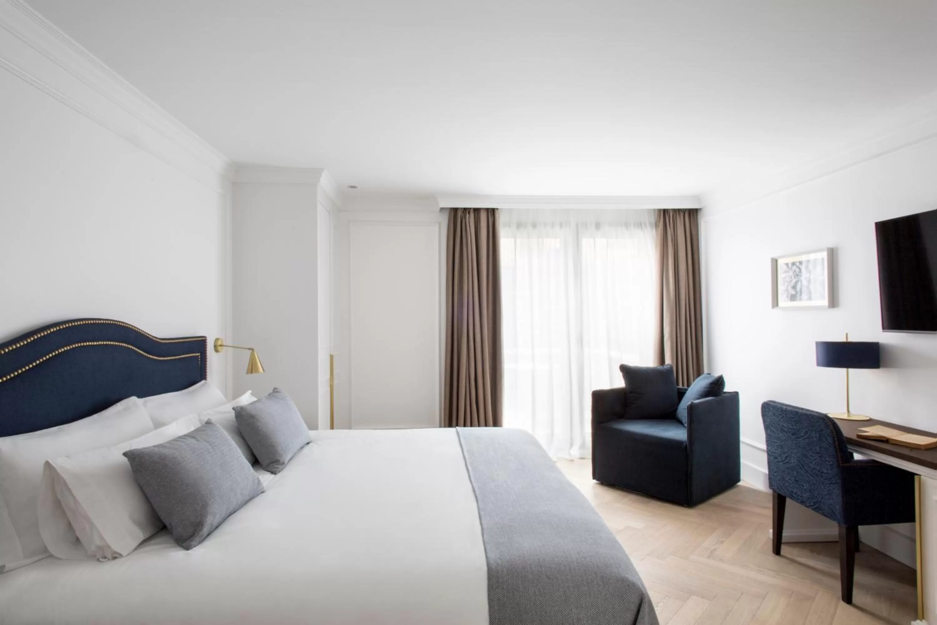 Bedroom, Bed in Hotel Midmost by Majestic Hotel Group