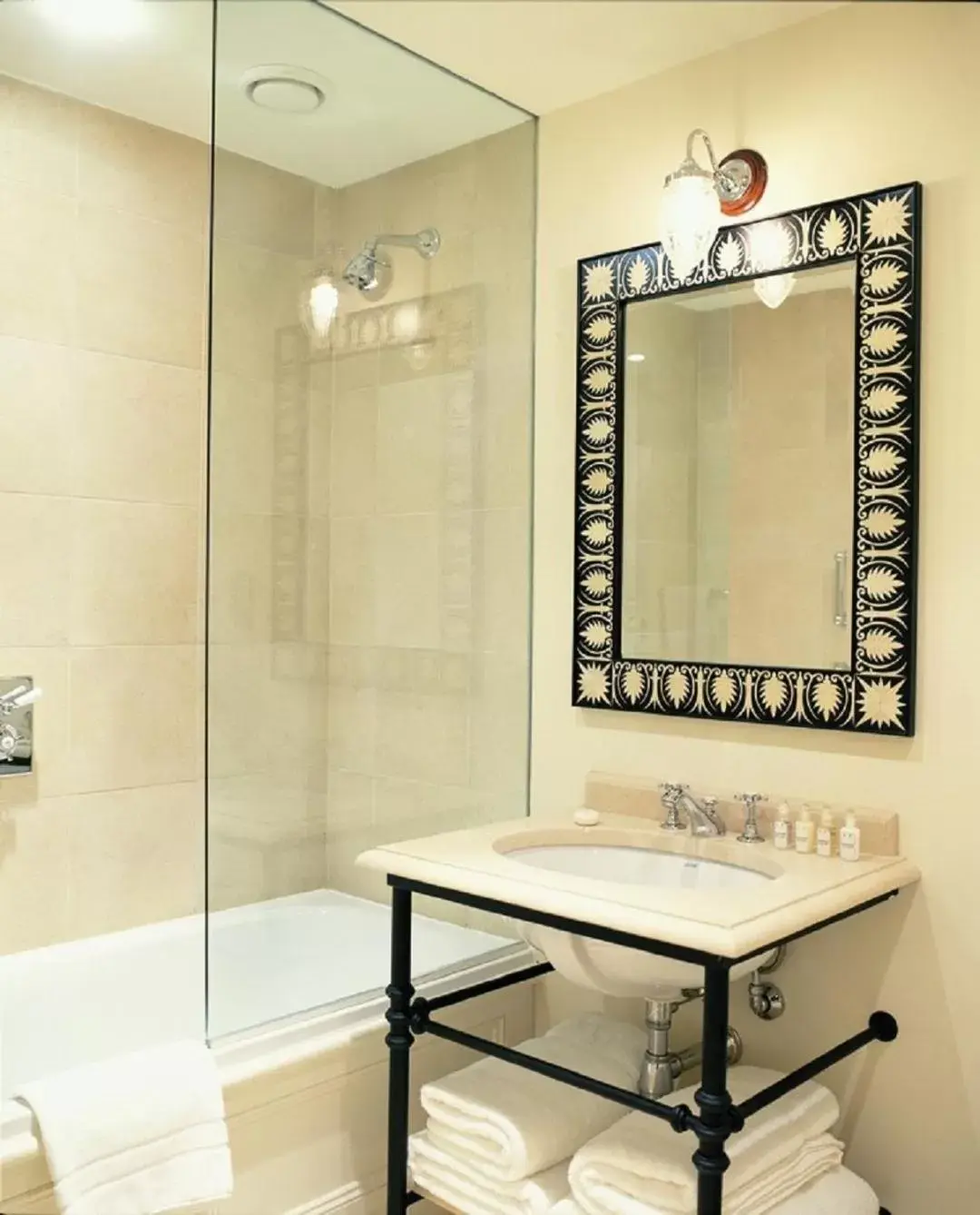Shower, Bathroom in Roseate House London