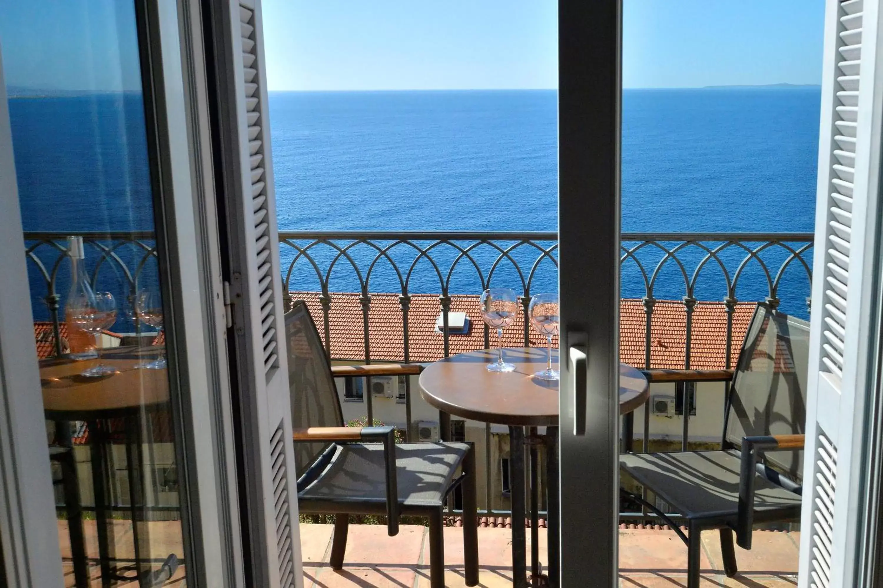 Sea view in Hôtel La Pérouse Nice Baie des Anges - Recently fully renovated