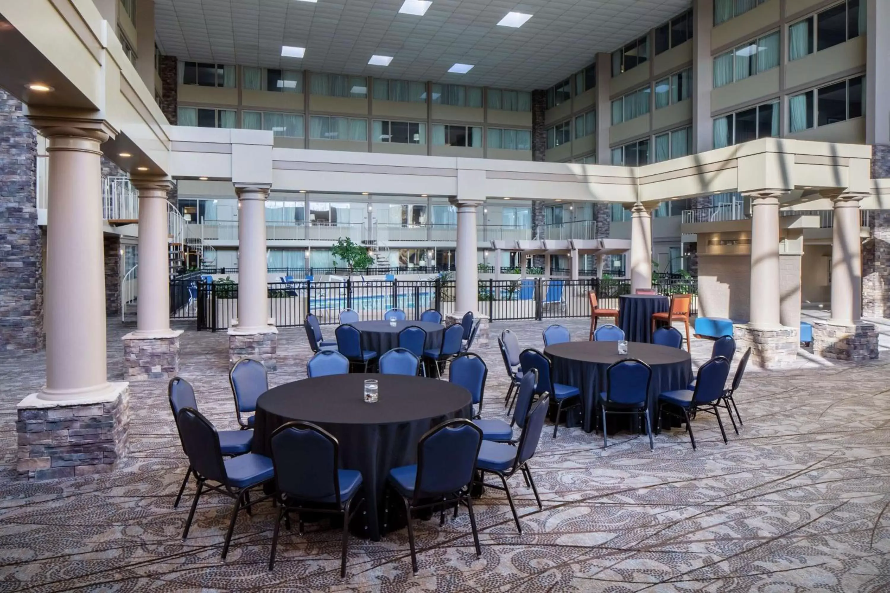 Pool view, Restaurant/Places to Eat in DoubleTree by Hilton Cleveland – Westlake