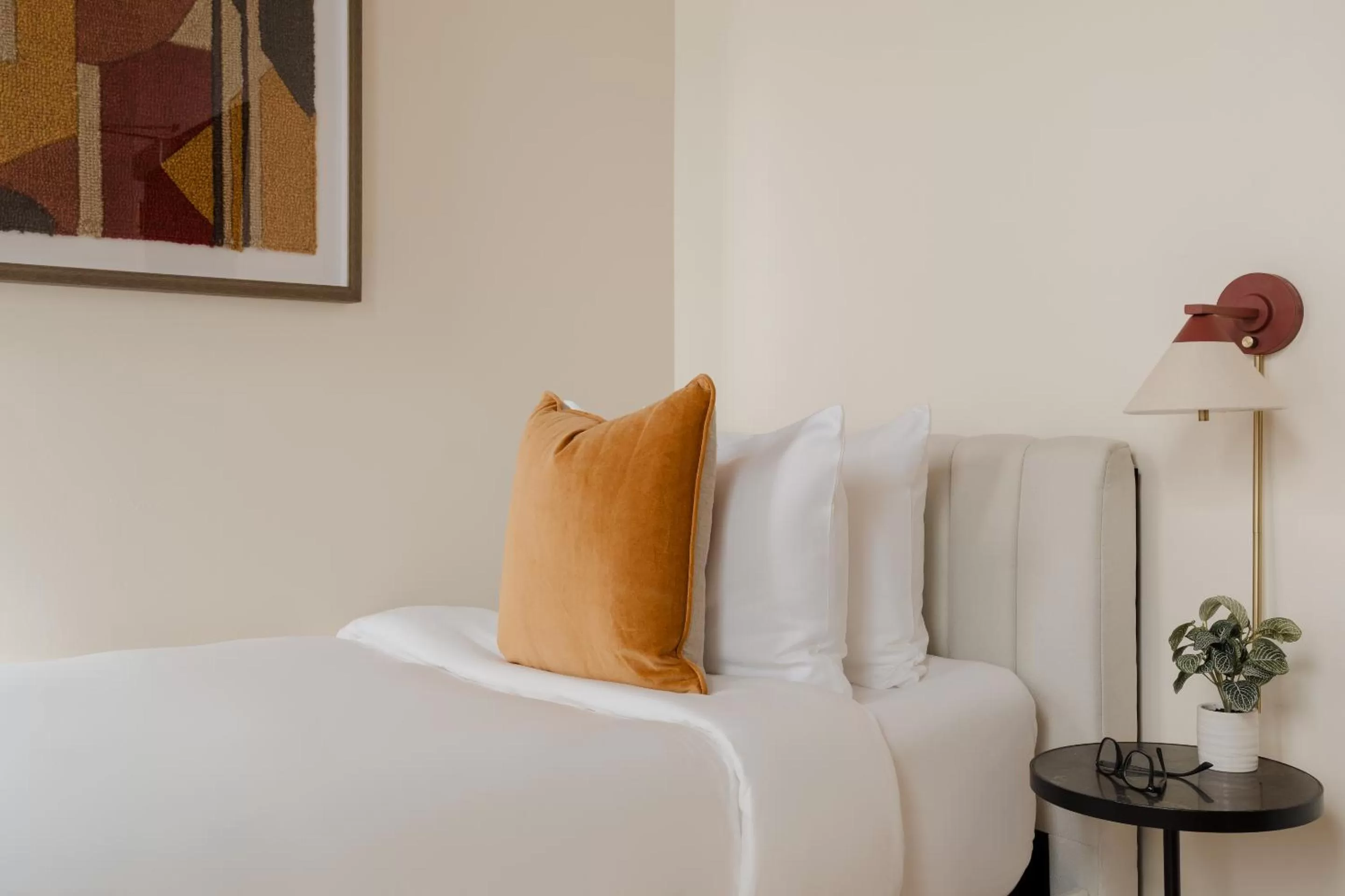 Living room in Found Chicago powered by Sonder