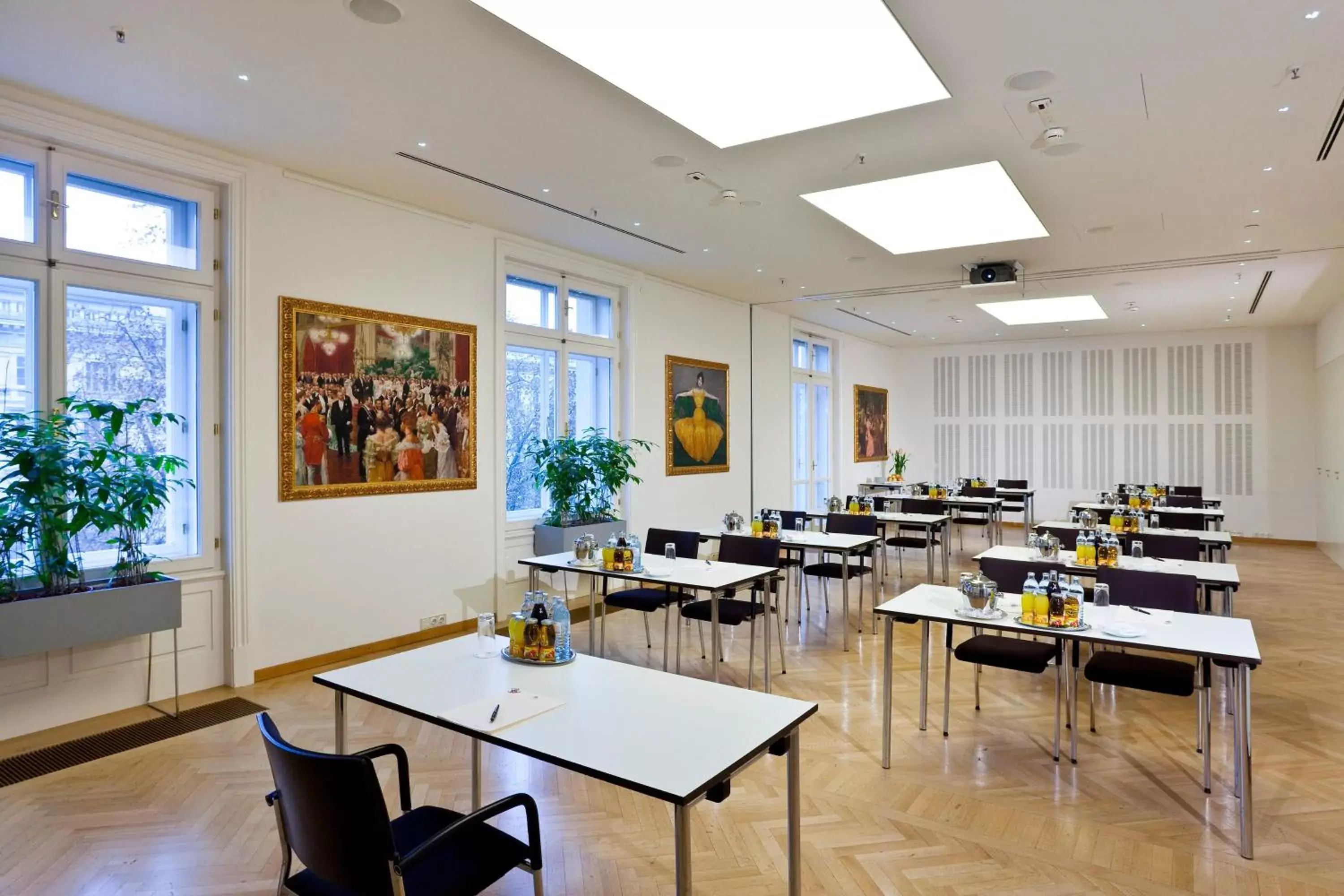 Meeting/conference room, Restaurant/Places to Eat in Grand Hotel Wien