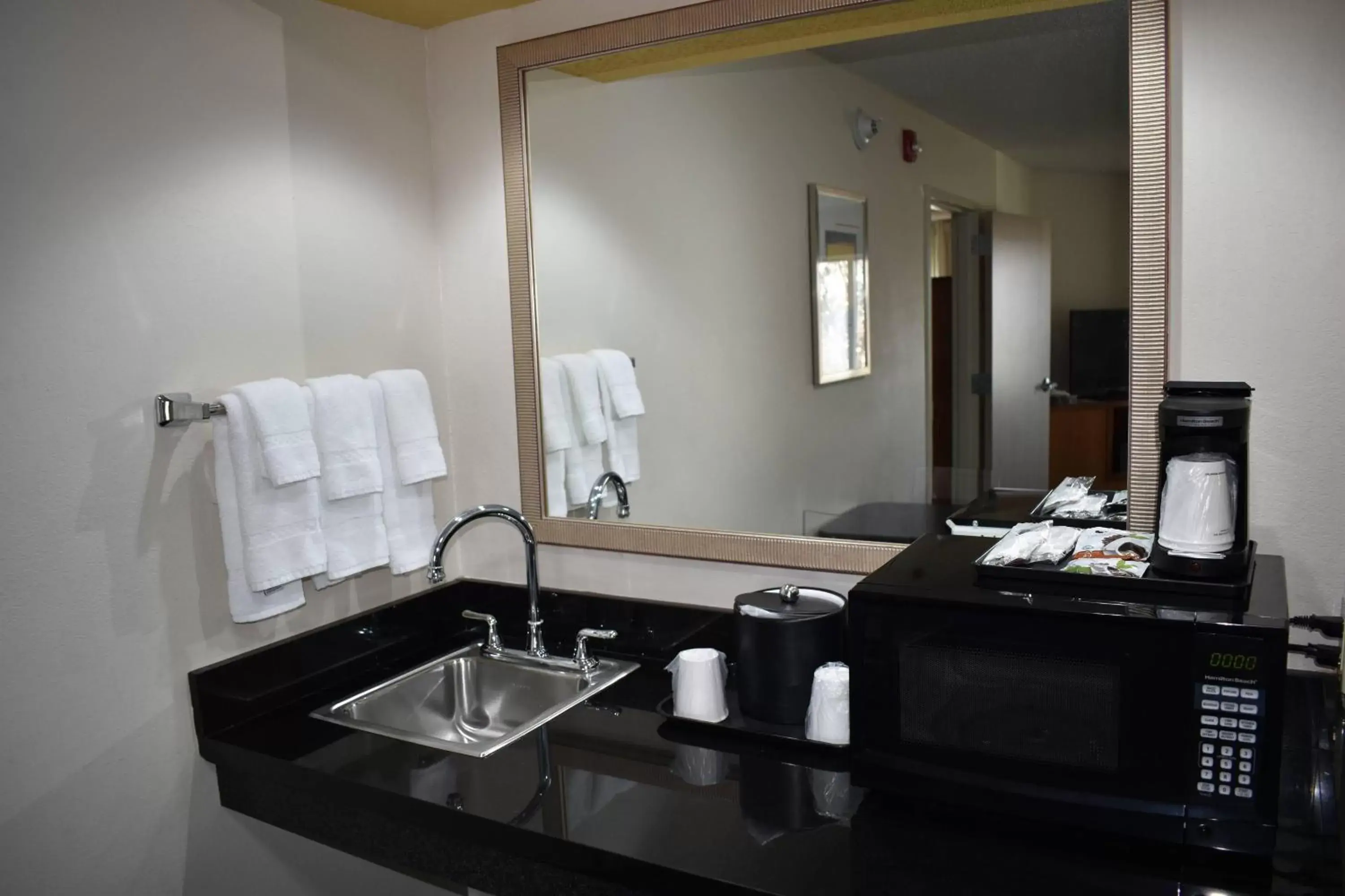 Photo of the whole room, Bathroom in Fairfield Inn & Suites Kansas City Liberty