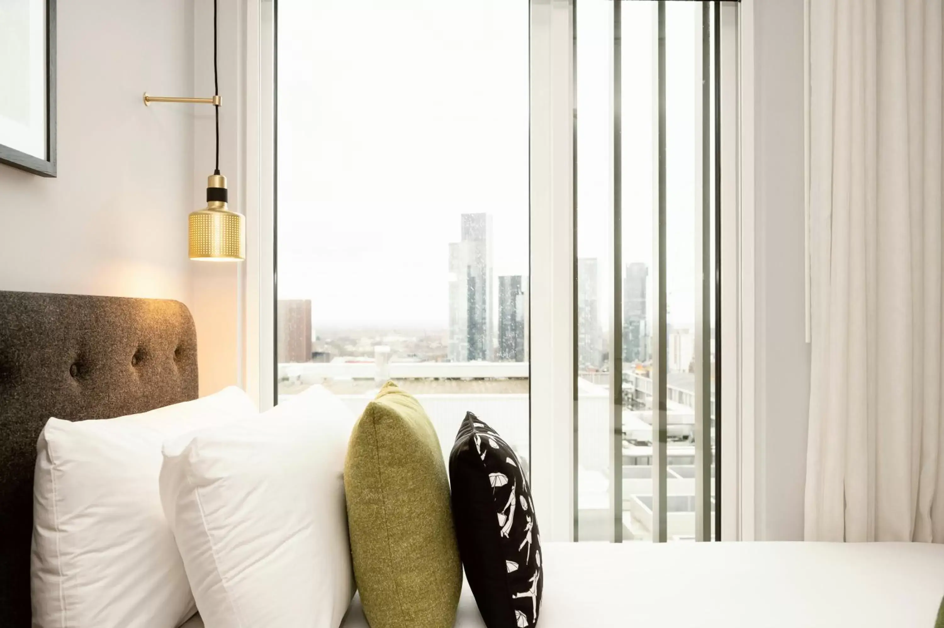 View (from property/room), Bed in Wilde Aparthotels Manchester City Centre View (from property/room), Bed in Wilde Aparthotels Manchester City Centre