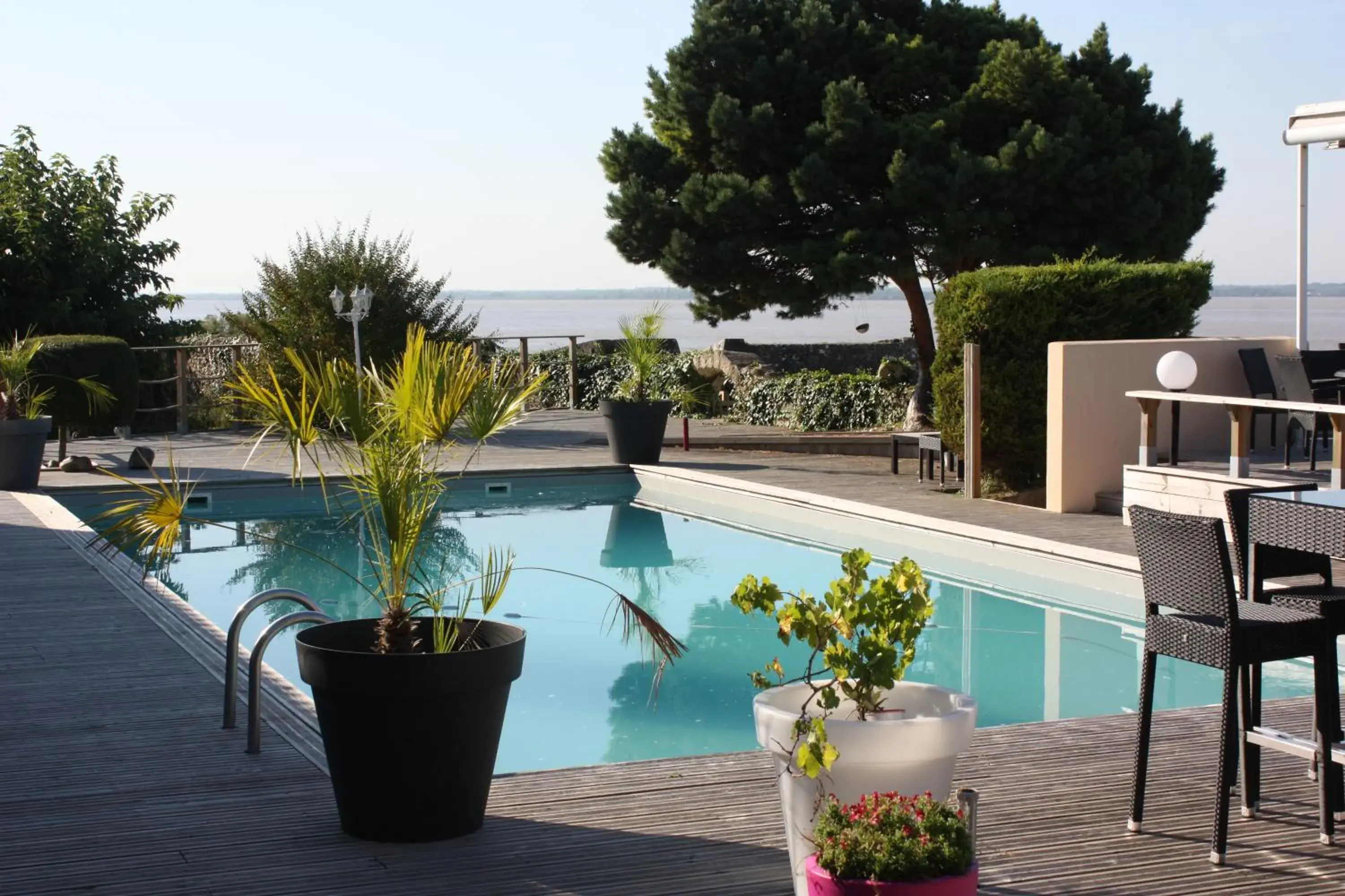 Restaurant/places to eat, Swimming Pool in Hôtel Restaurant La Citadelle