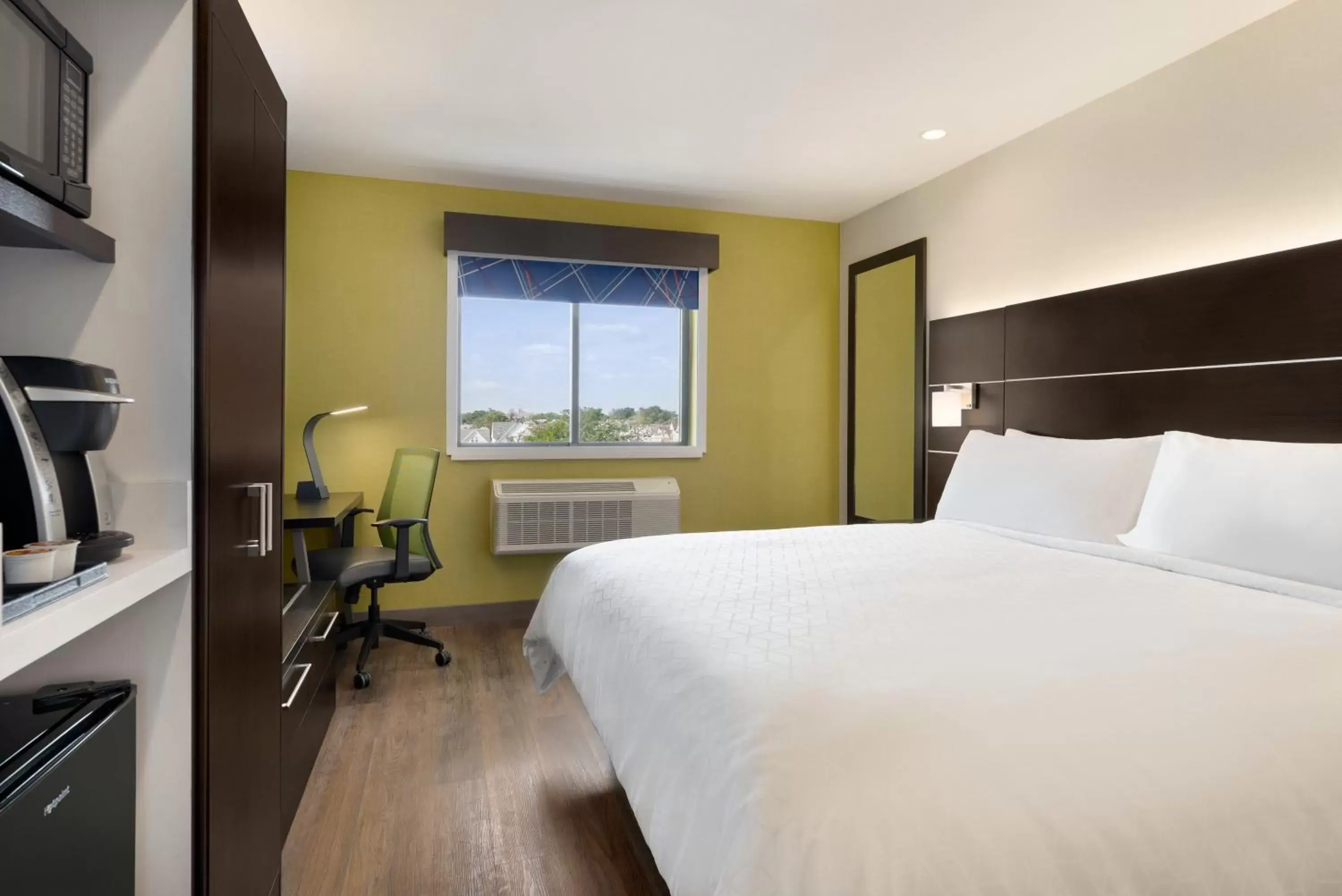 Photo of the whole room in Holiday Inn Express - Jamaica - JFK AirTrain - NYC, an IHG Hotel
